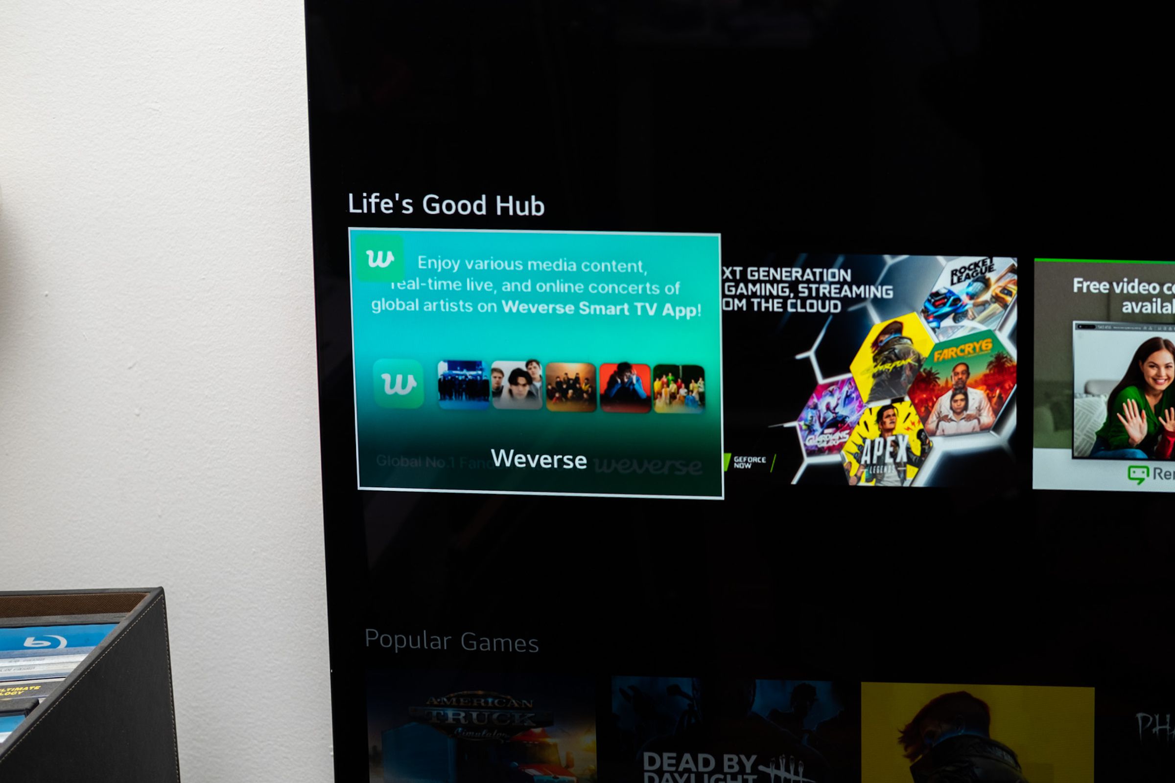 A photo of ads on the LG C2 OLED TV.