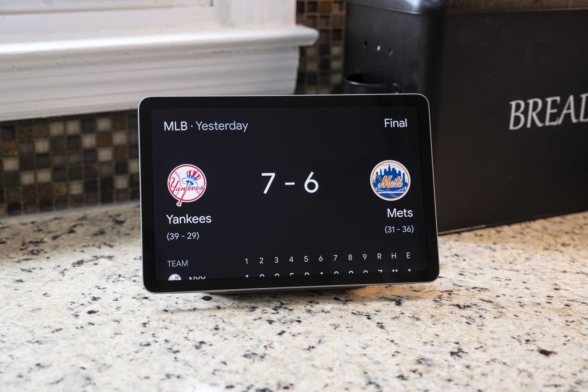 A score of a recent Yankess-Mets game displaying on the Pixel Tablet
