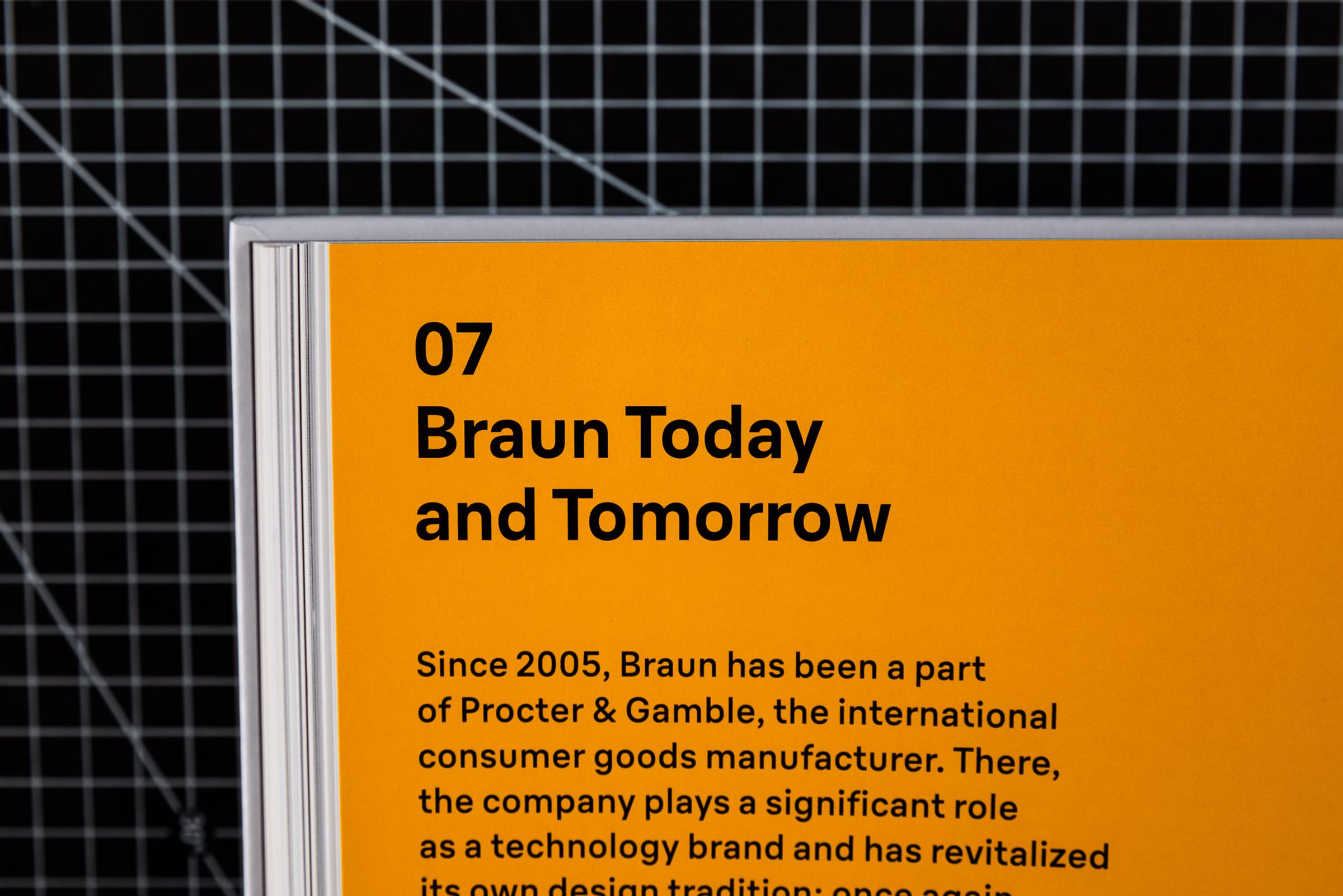 Bold typefaces — Braun Linear, in this case — urge the reader to stop browsing for a moment.