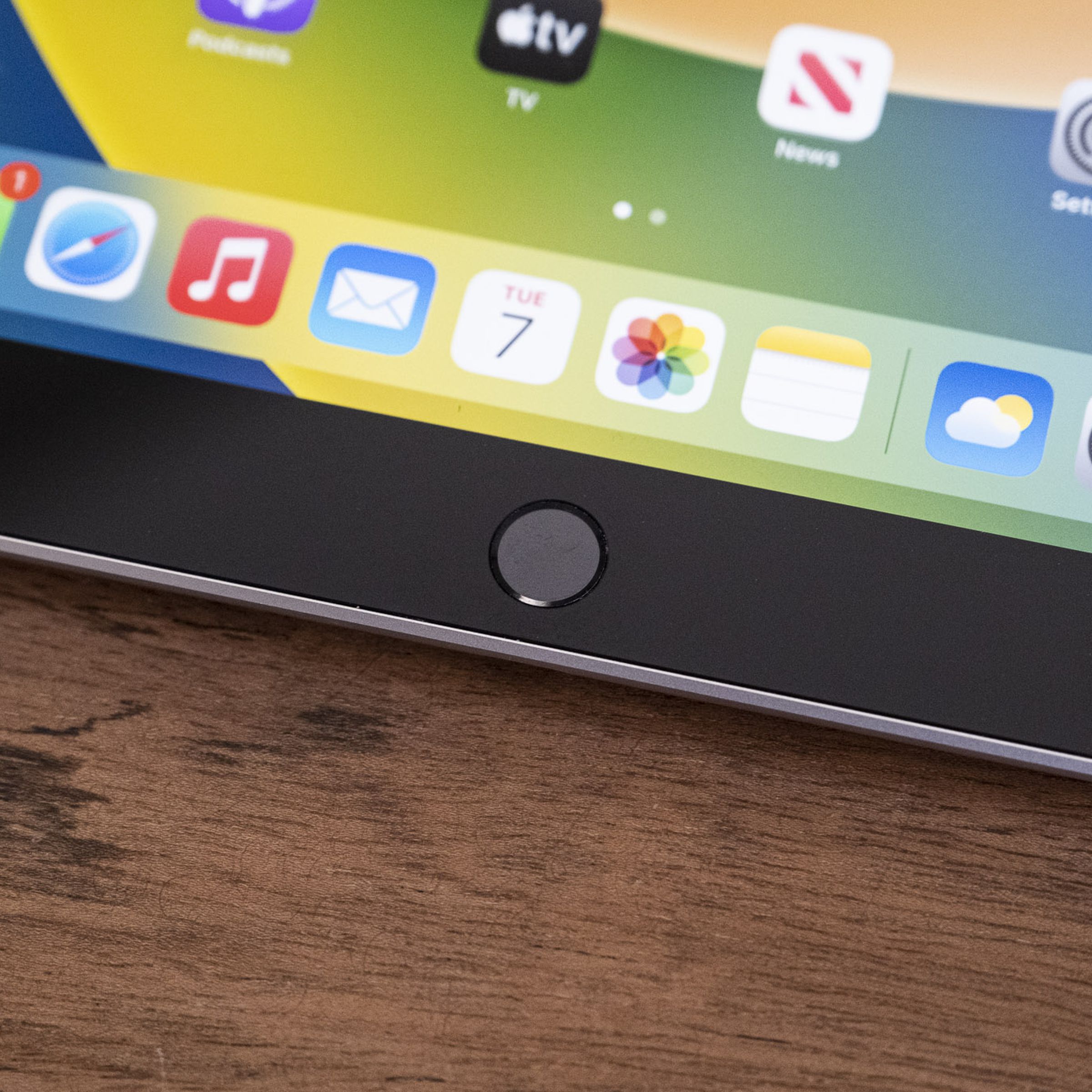 A close-up of the ninth-gen iPad’s home button.