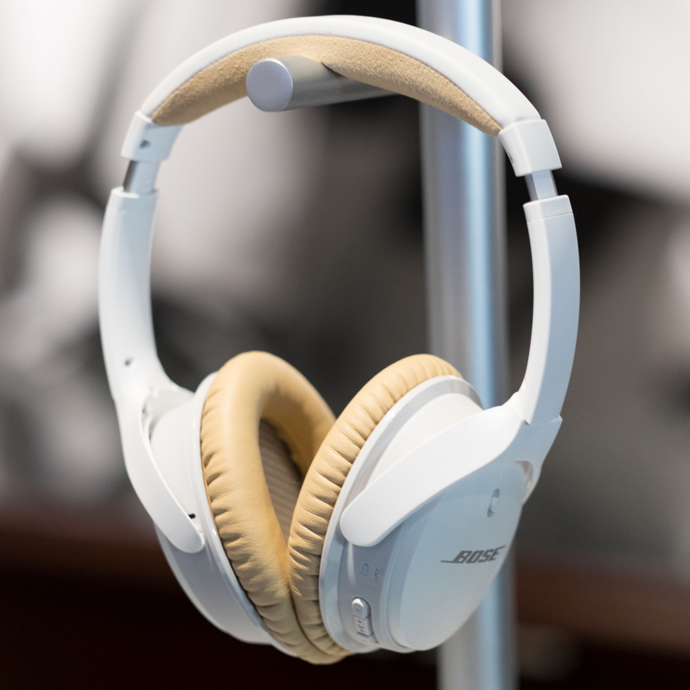 Bose SoundLink II Around-Ear Wireless Headphones II photos