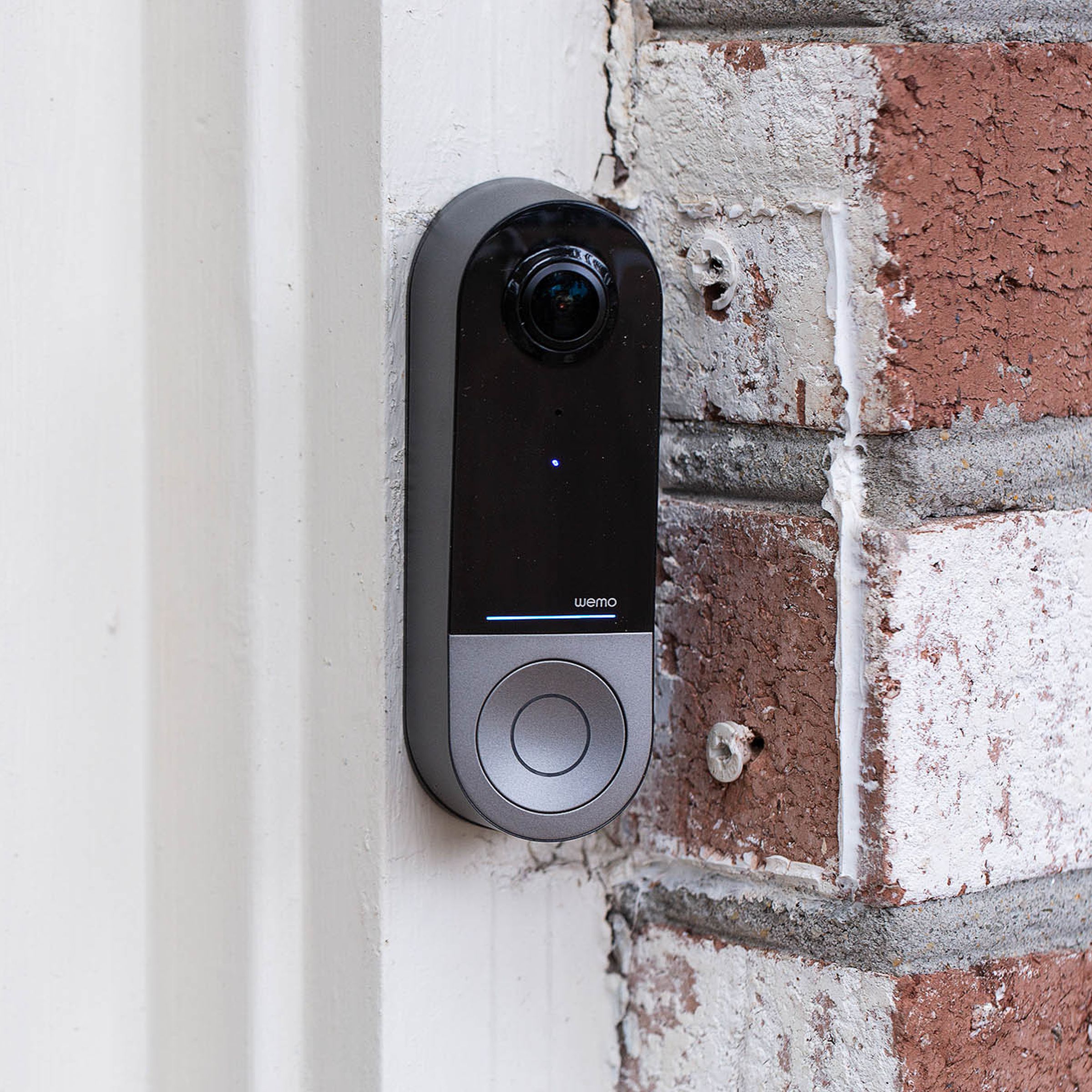 The Belkin Wemo Video Doorbell is a HomeKit, and HomeKit Secure Video-compatible smart home doorbell camera.