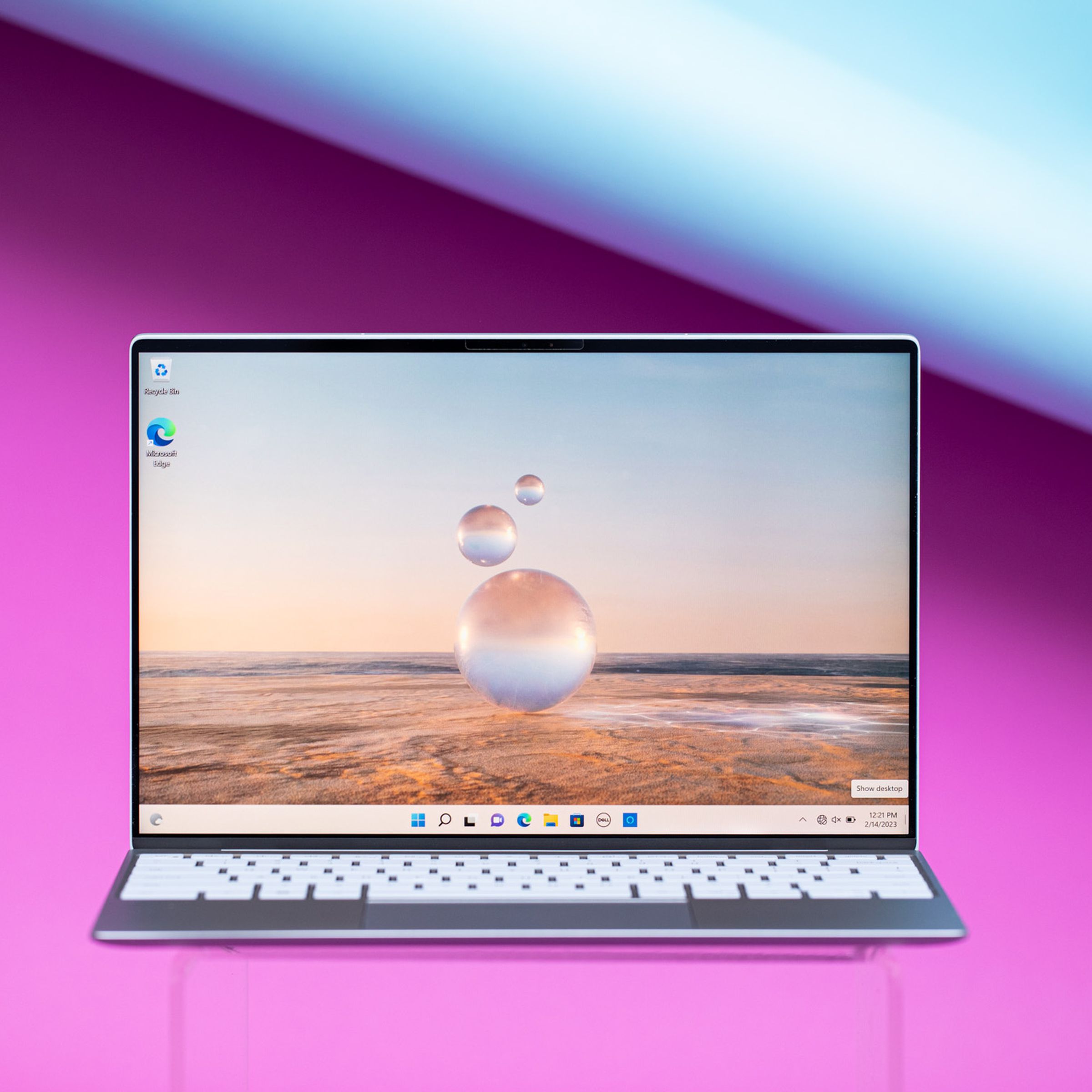 The Dell XPS 13 seen from the front, displaying a desktop background with three bubbles.