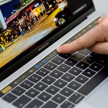 Mossberg: New MacBook Pro is a fast, slim tweener - The Verge