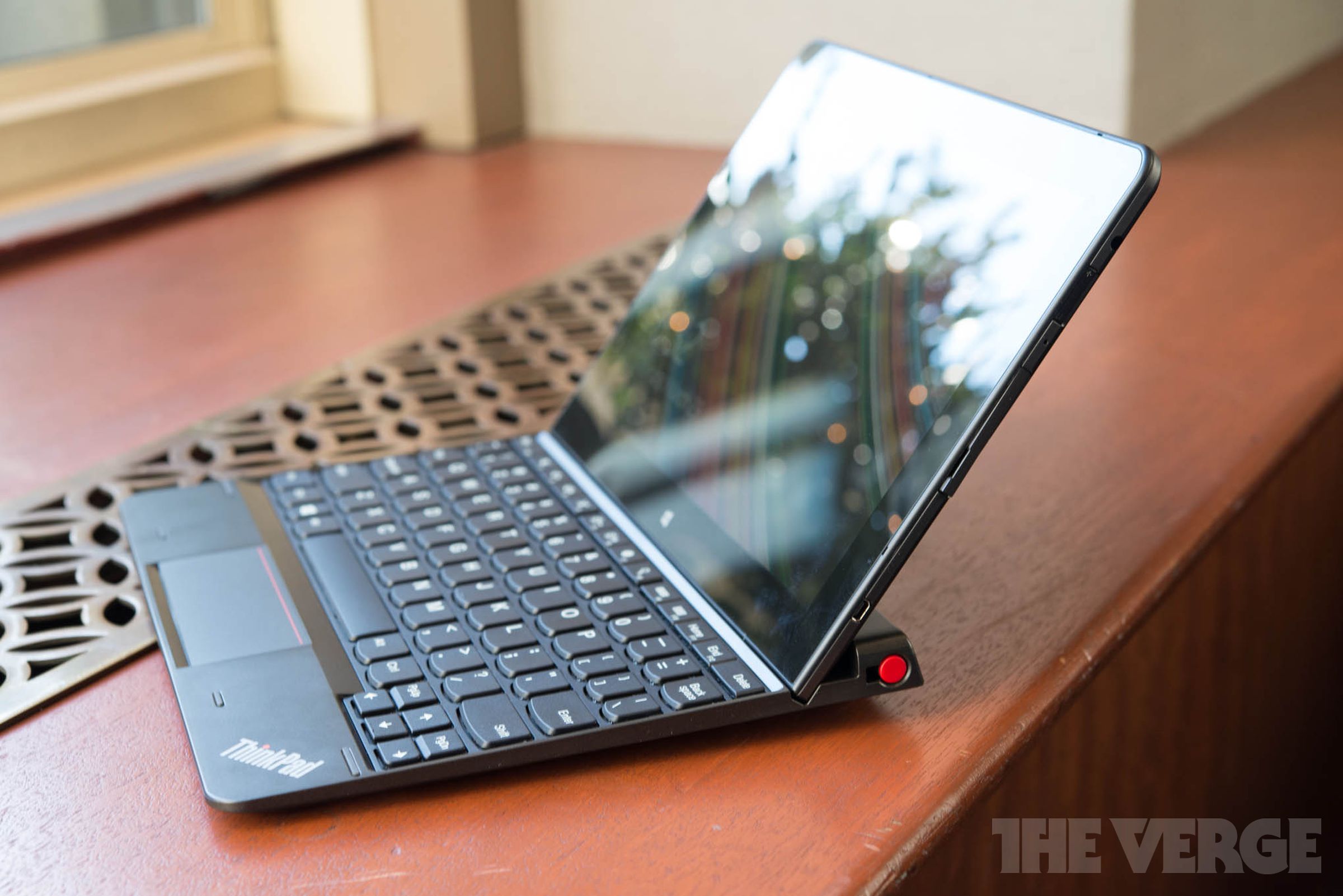 Lenovo Thinkpad 10 tablet pictures 