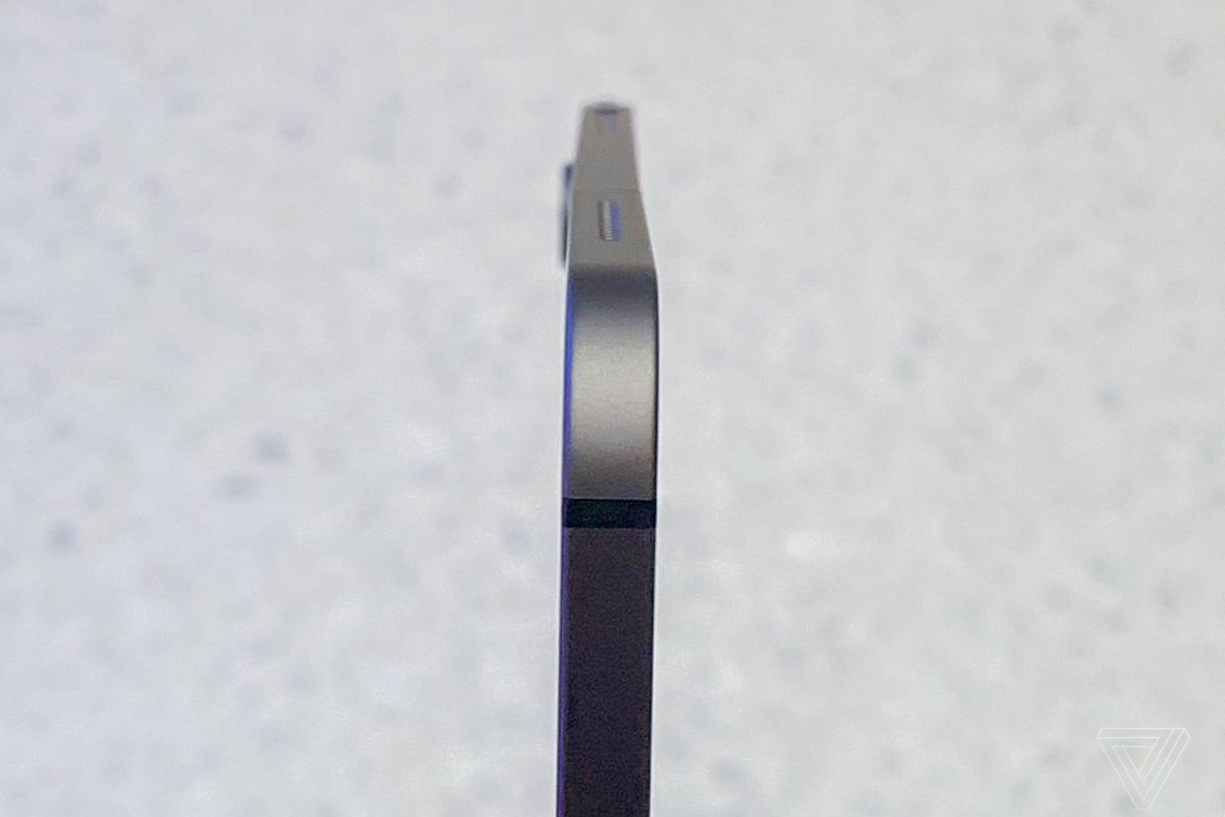 An example of a bend in a fresh-out-of-the-box 2018 iPad Pro.