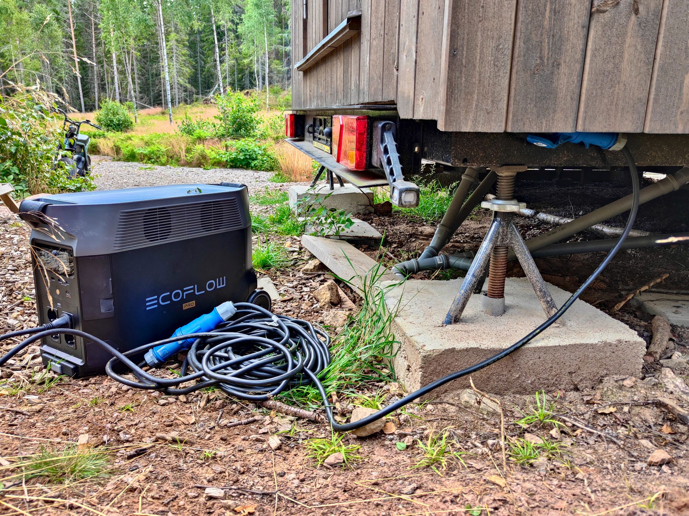 The Delta Pro powering a tiny off-grid house in the middle of the Swedish forest.