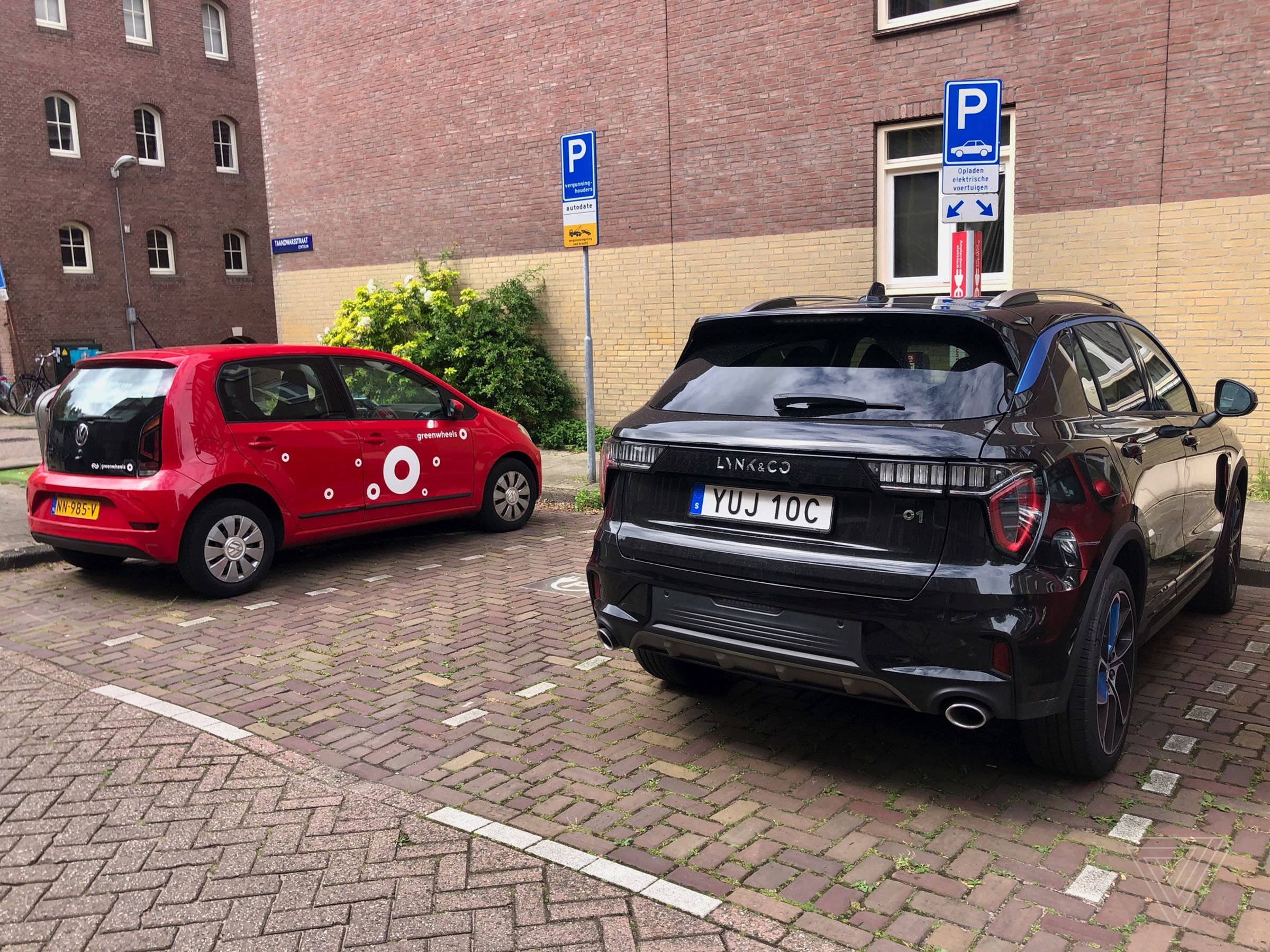 A VW Up from Geenwheels next to the Lynk & Co 01 PHEV in Amsterdam.