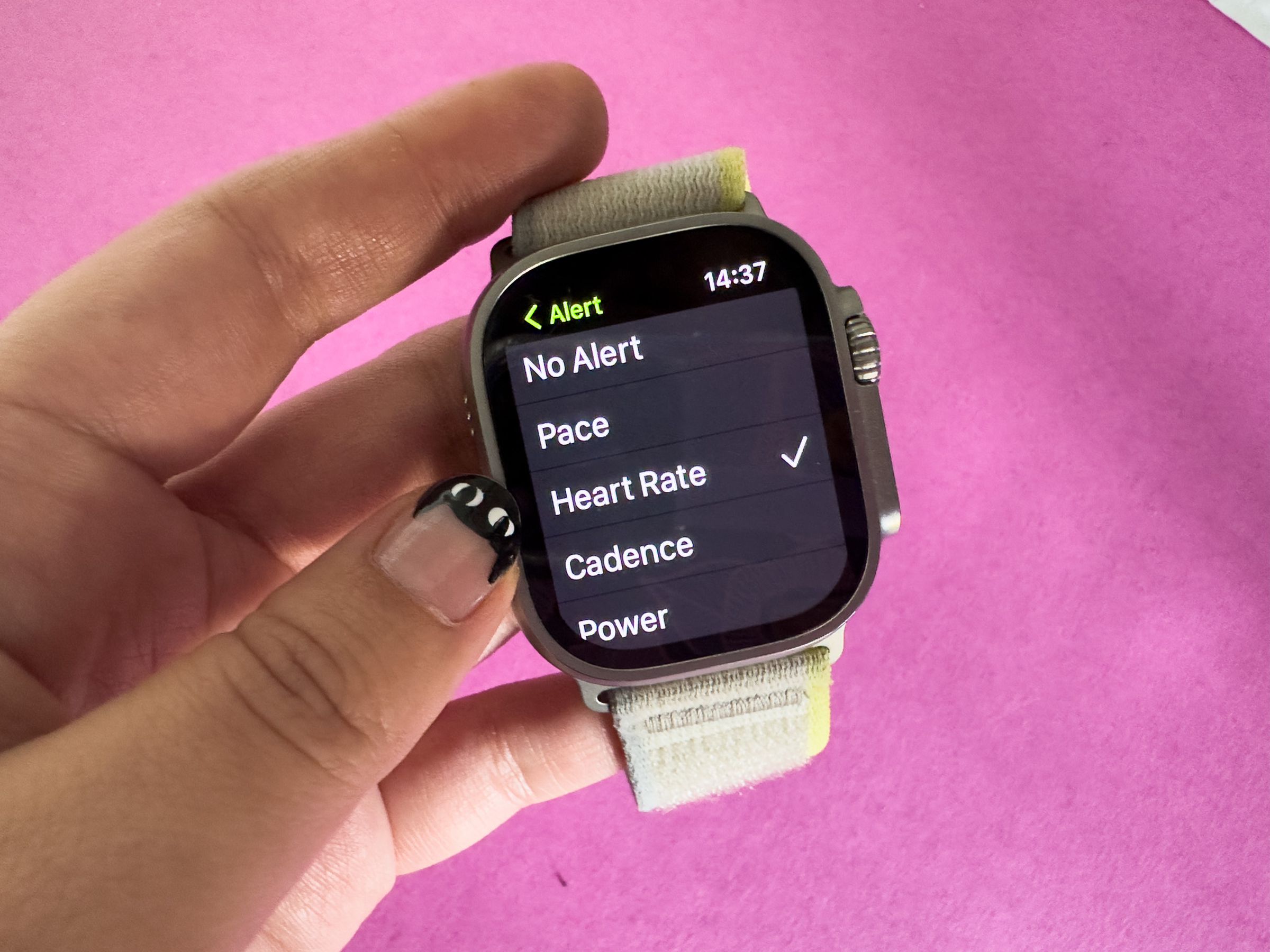 Alert types in custom Outdoor Run workout screen on Apple Watch Ultra
