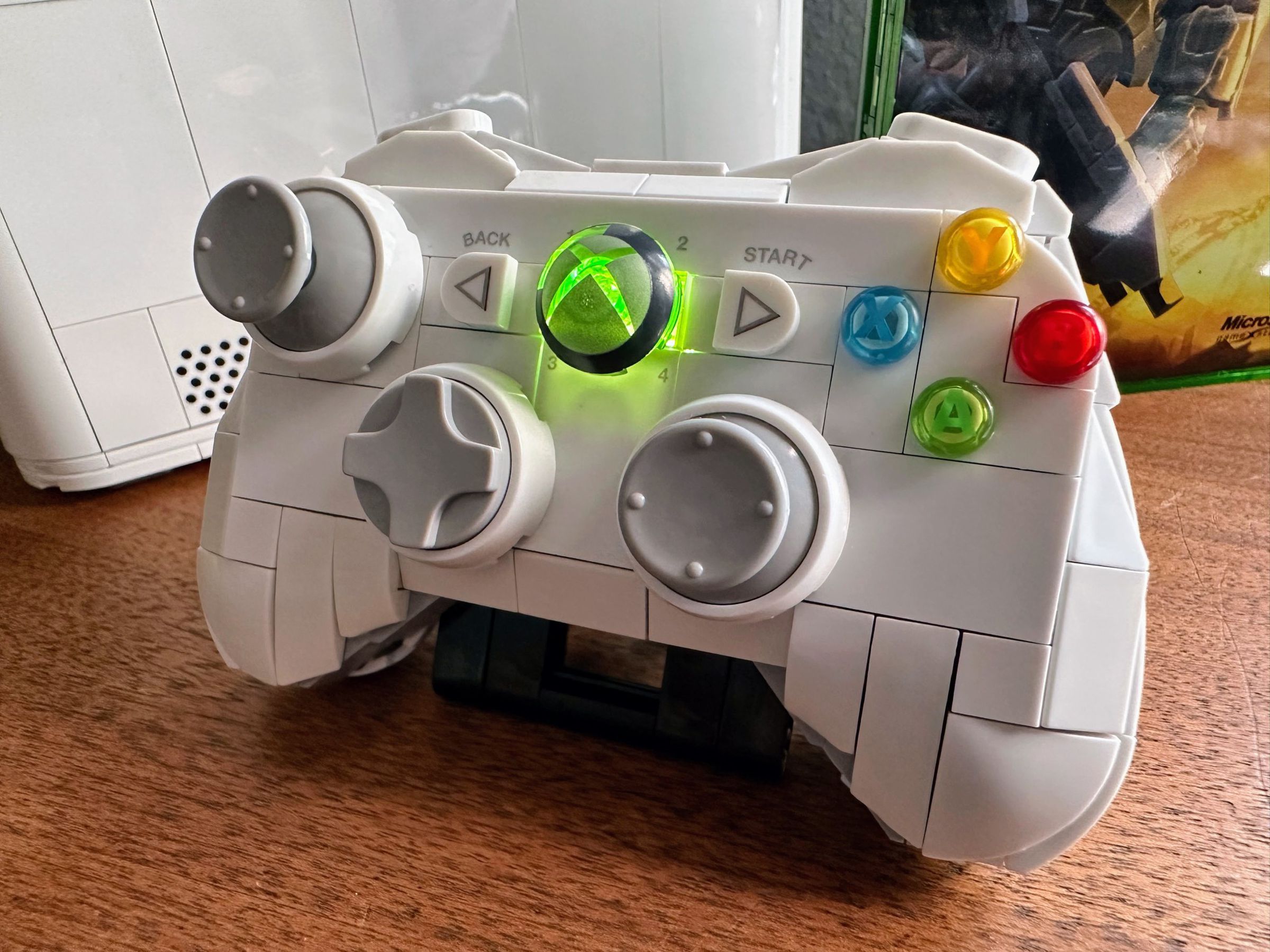 <em>The controller is an excellent replica with a guide button, joysticks, and a D-pad. It even glows for a few seconds with just a tap.</em>