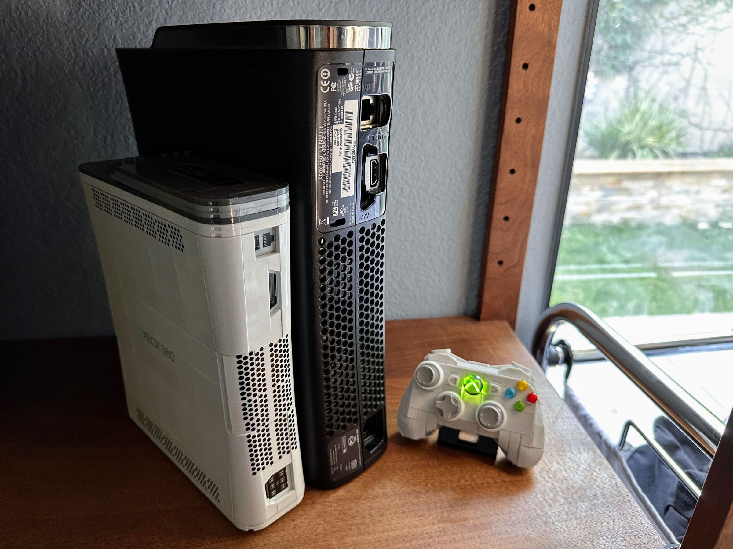 You won’t find my Elite’s HDMI port on the brick version, but that’s surely intentional — the original Xbox 360 didn’t ship with one. 