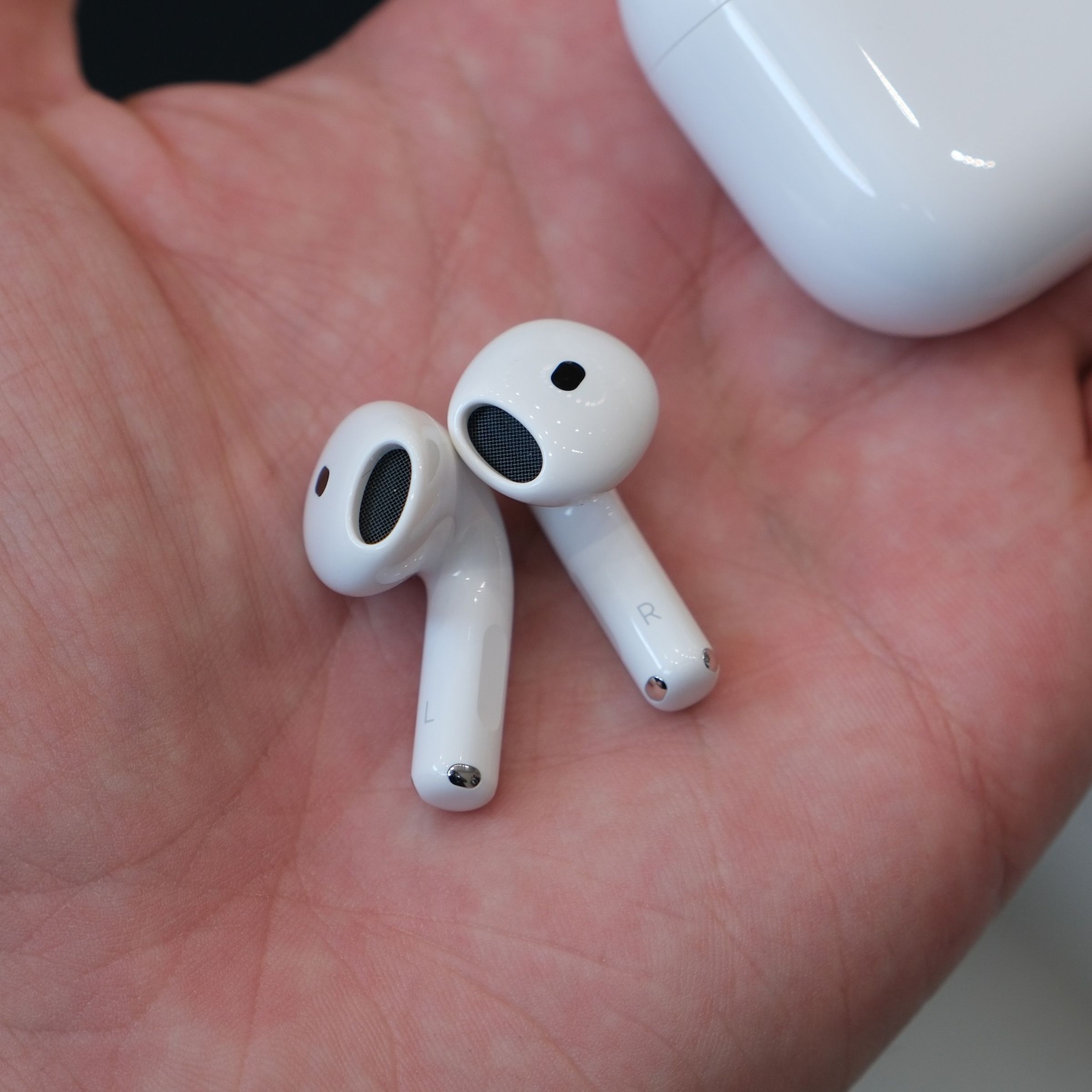 AirPods 4 - Figure 3