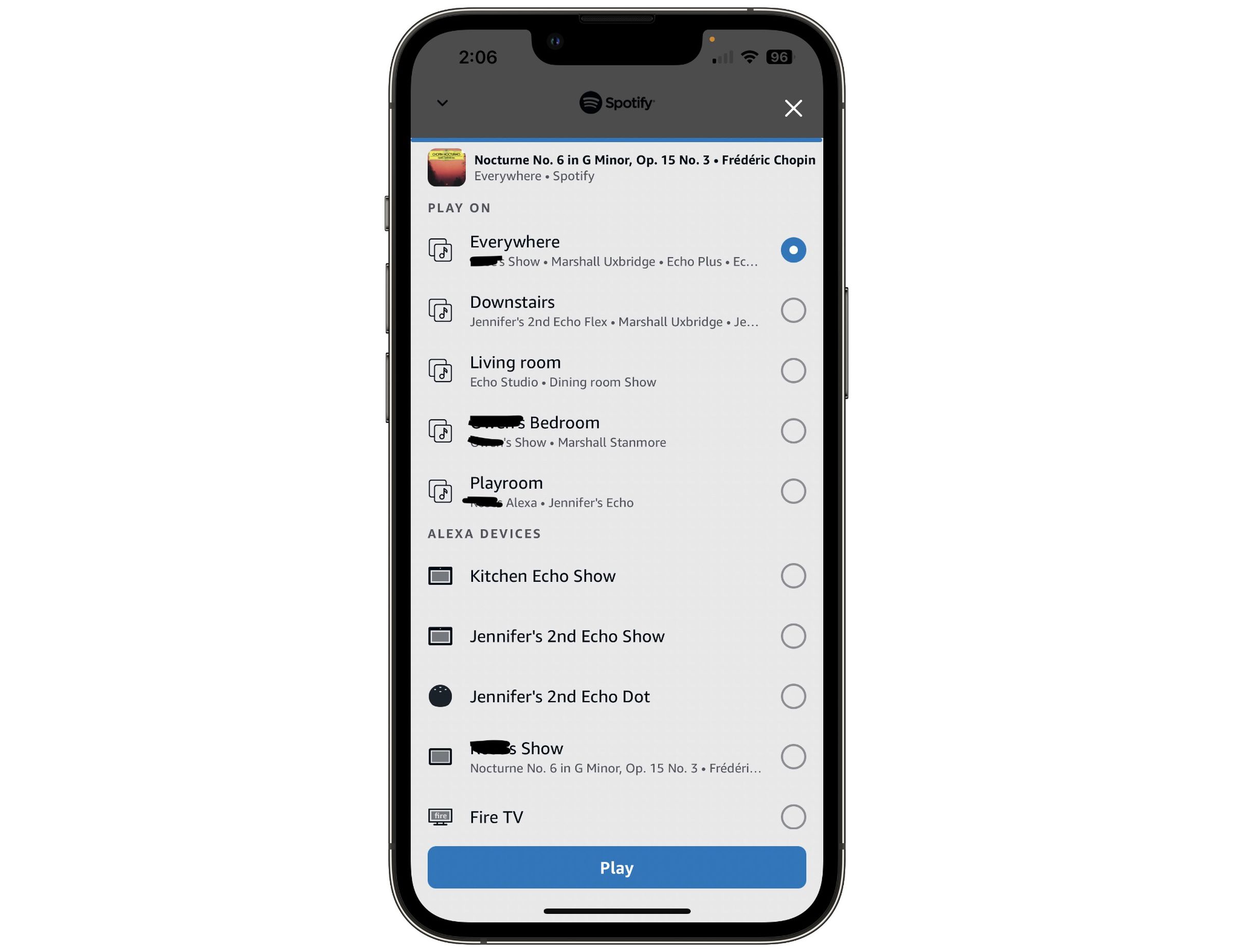 Una captura de pantalla del menú de la aplicación Alexa para mover música entre altavoces y grupos.
