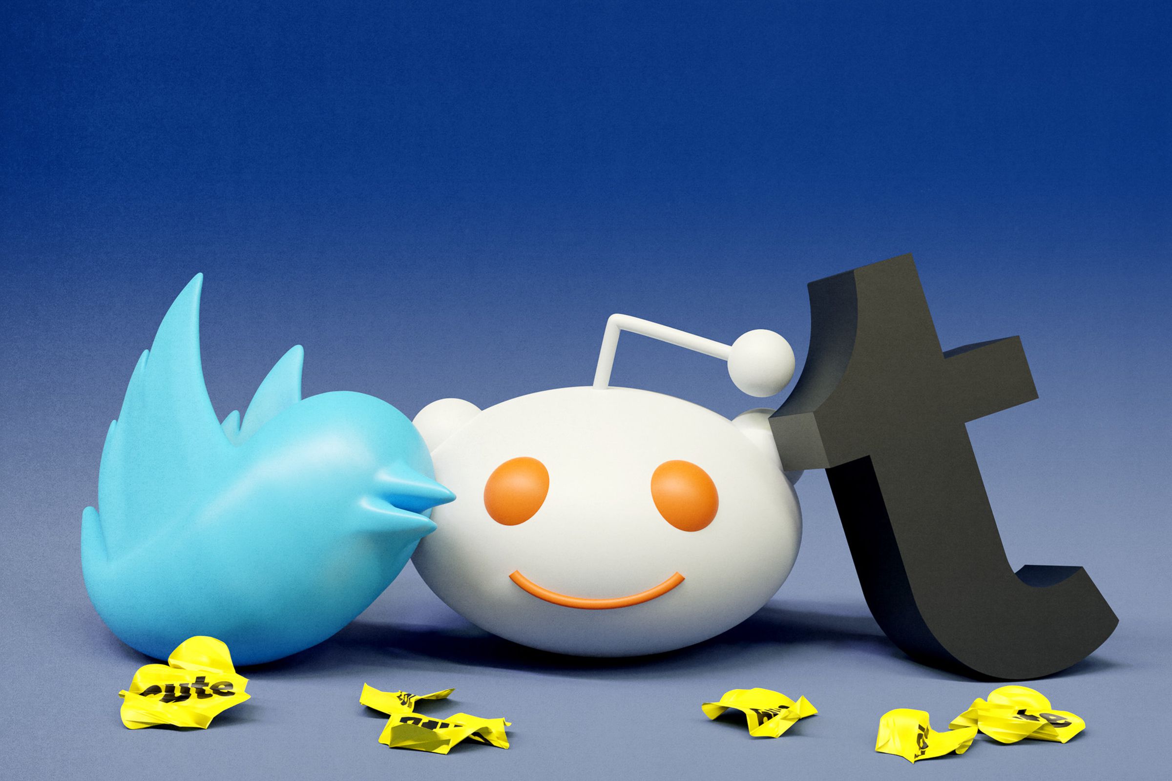 Twitter kuş simgesinin, Reddit uzaylı simgesinin ve yere saçılmış birkaç küçük ufalanmış sarı çıkartmanın yanında Tumble "T" logosunun 3B versiyonları.