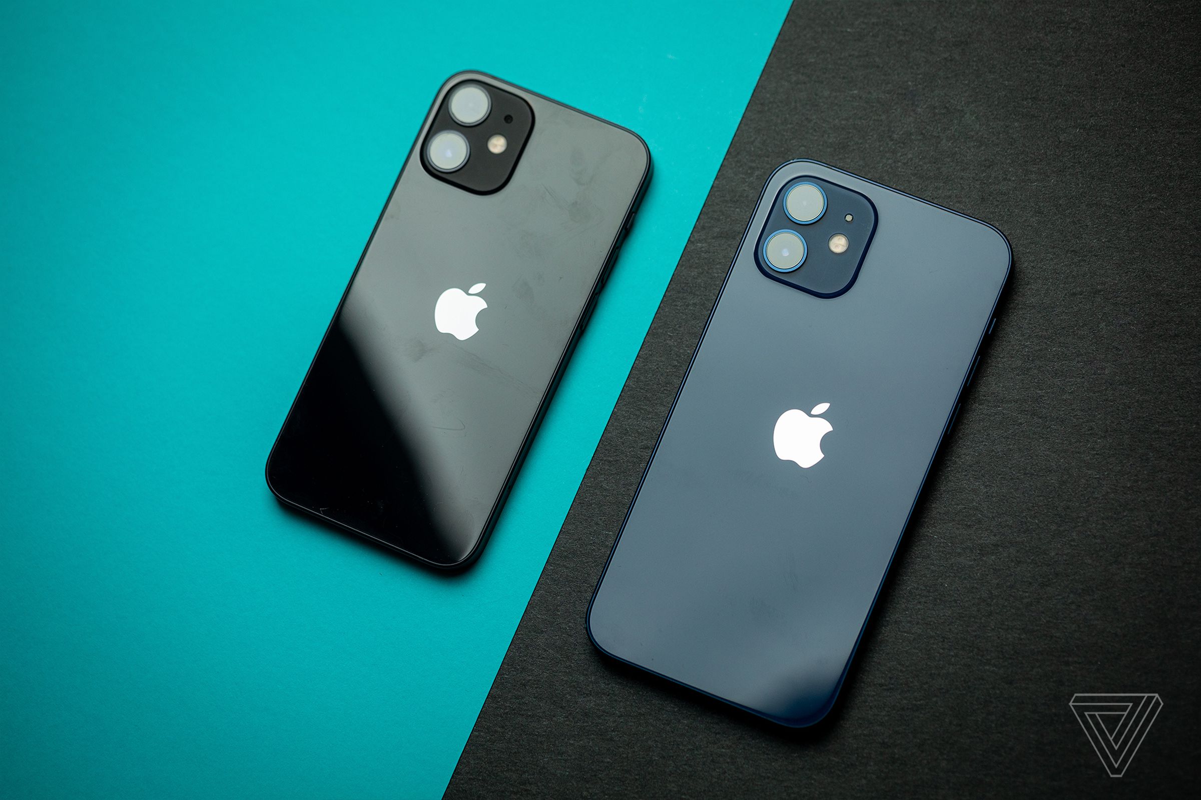 iPhone 12 mini (left) and iPhone 12 (right)