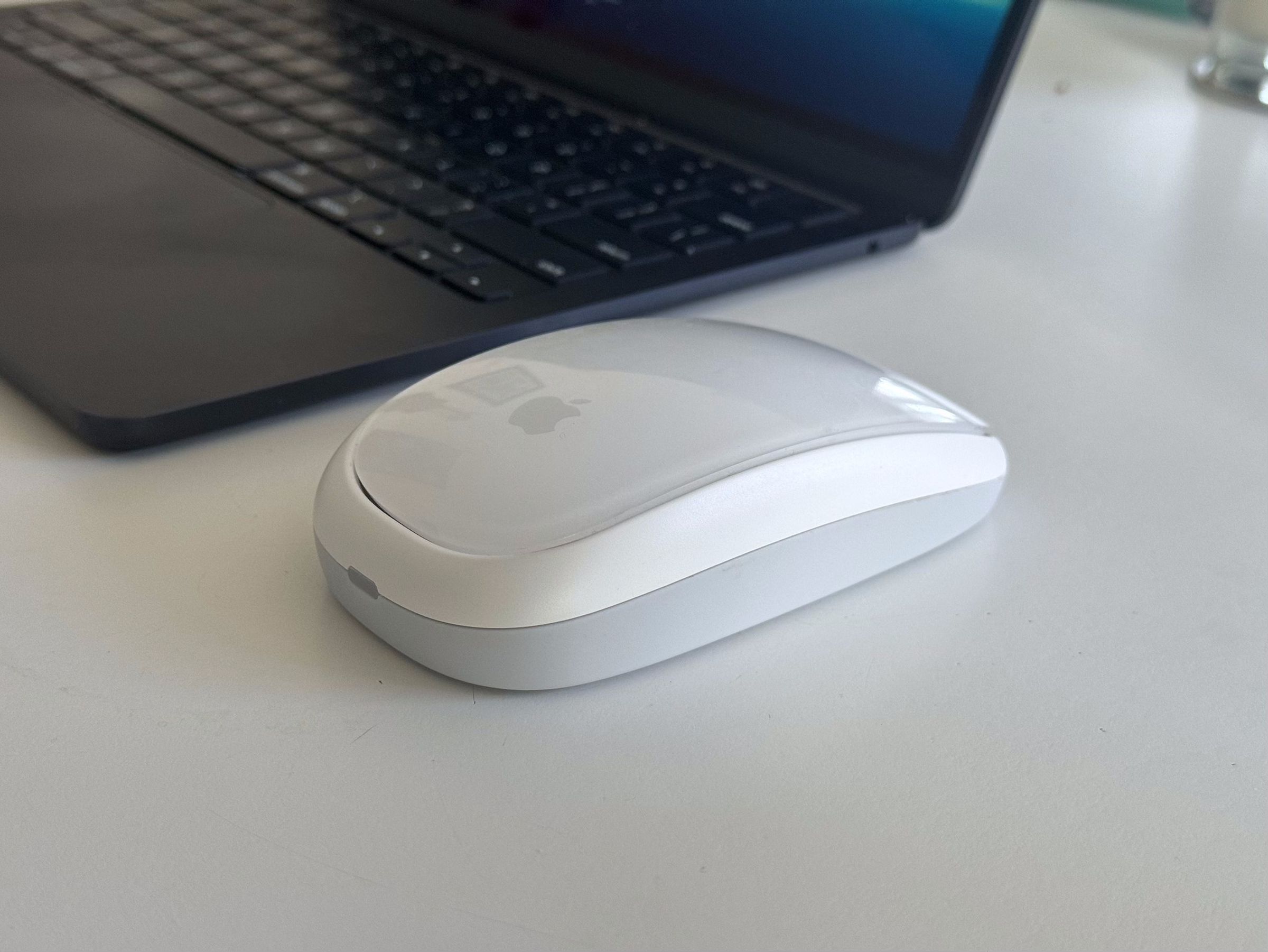 A picture of the Magic Mouse 2 in the Tatofy grip.