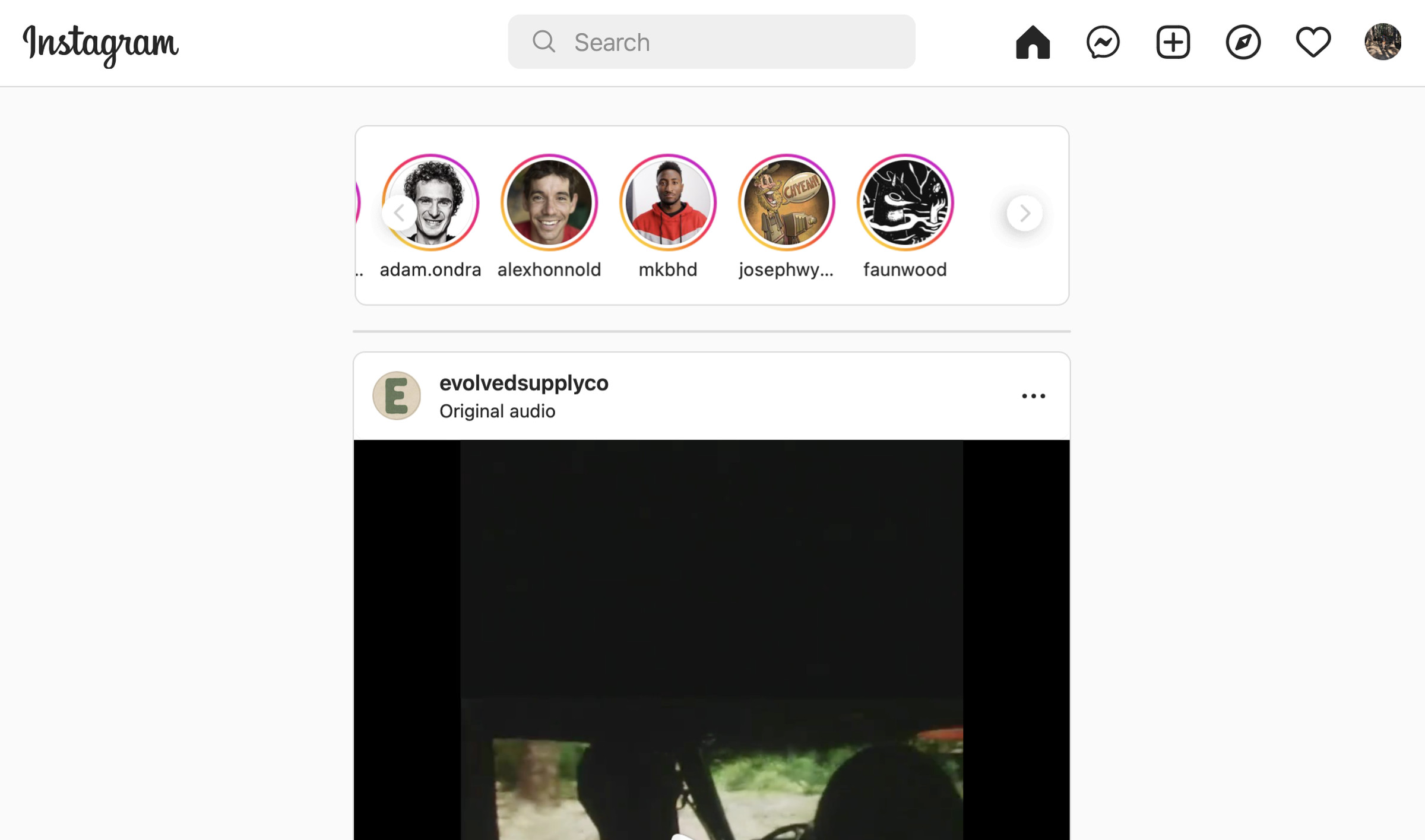 En üstte ana sayfa, mesajlar, artı, pusula ve kalp düğmesi bulunan web için Instagram'ın ekran görüntüsü.