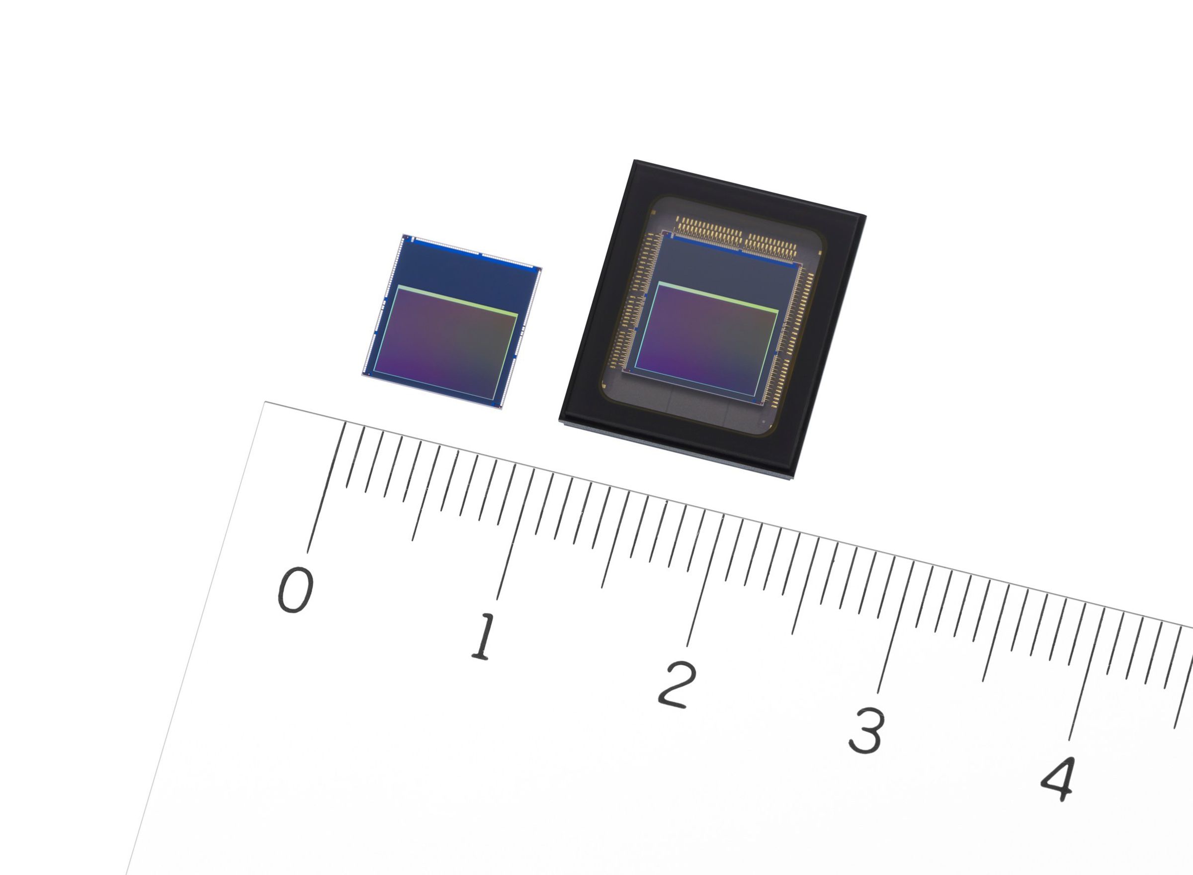 From left to right: the IMX500 as a bare chip and IMX501 as a package product.