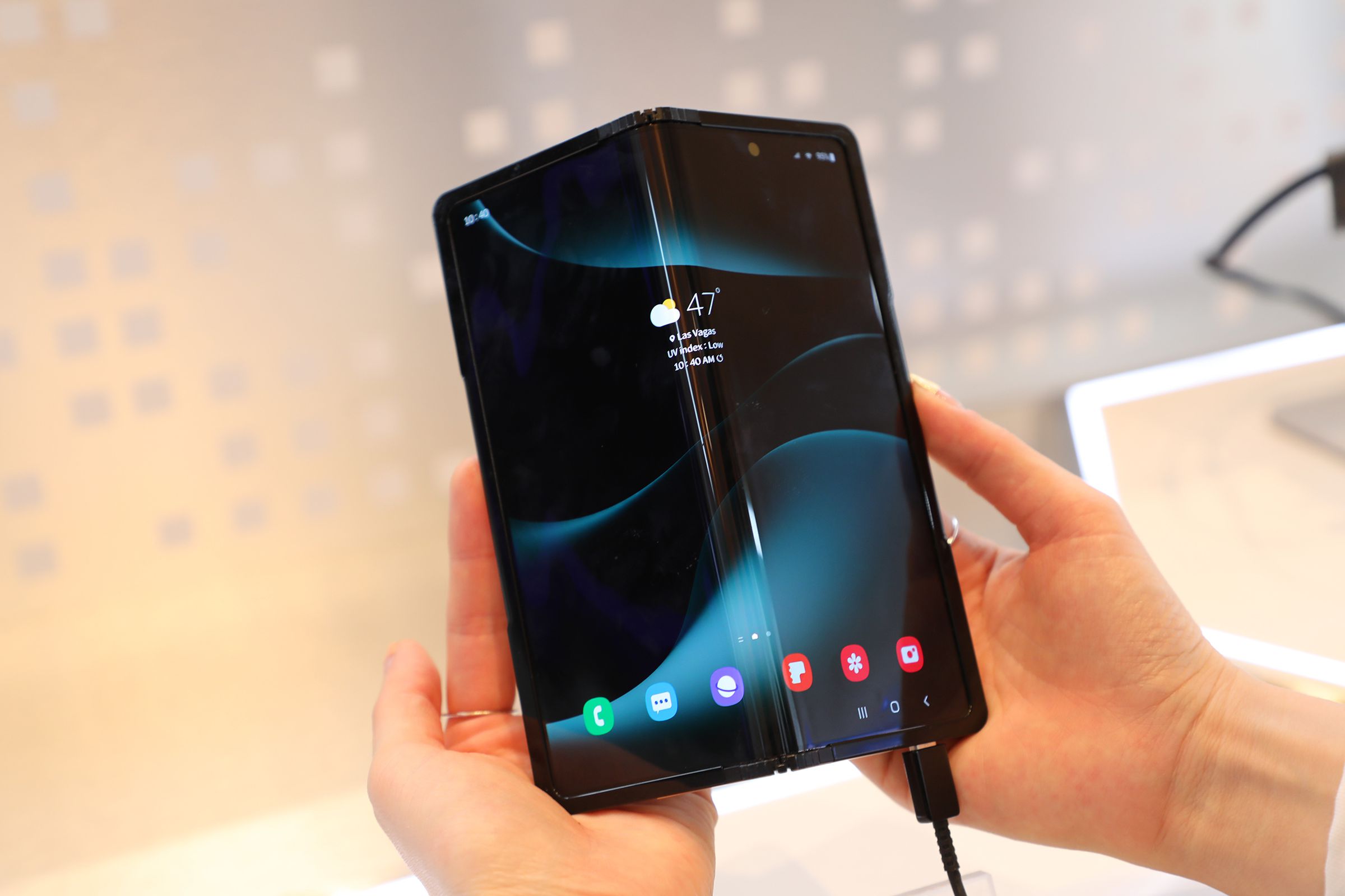 Samsung Display shows off a new folding phone hinge that can rotate 360 degrees