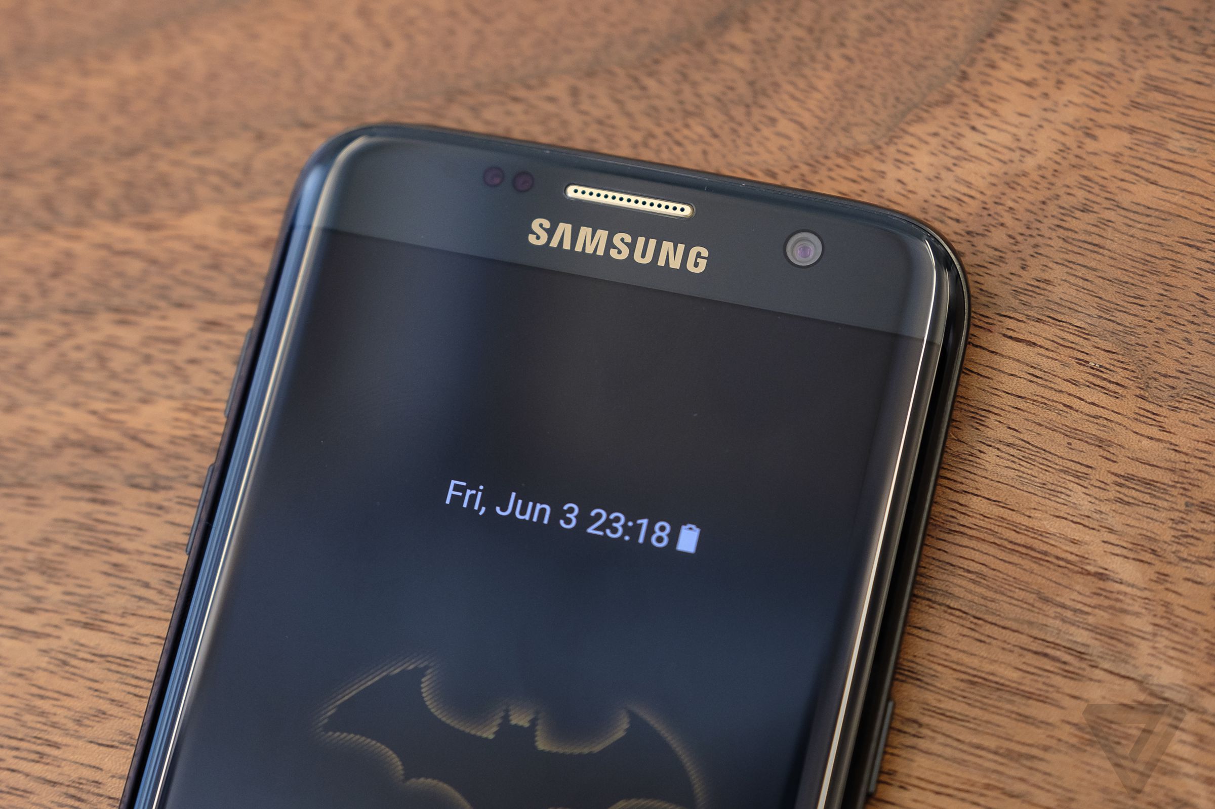 Samsung Galaxy S7 Edge Injustice Edition photos