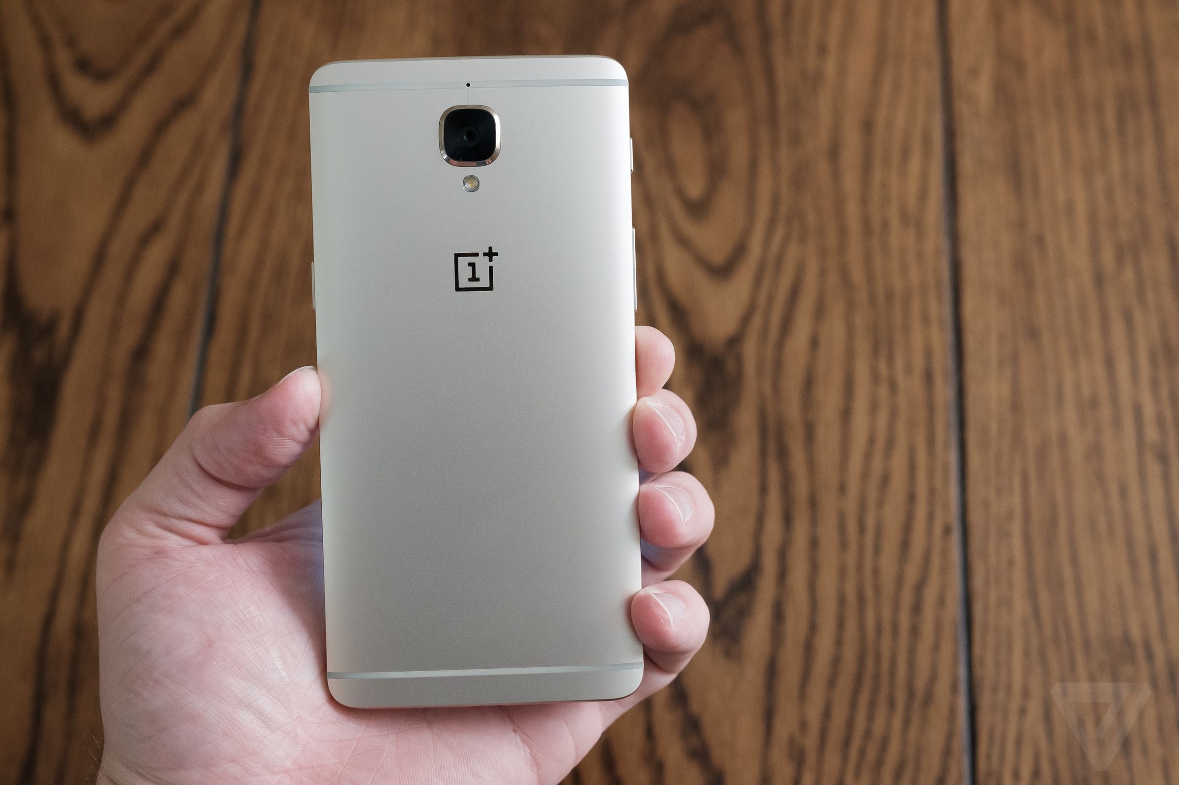 OnePlus 3 Soft Gold pictures
