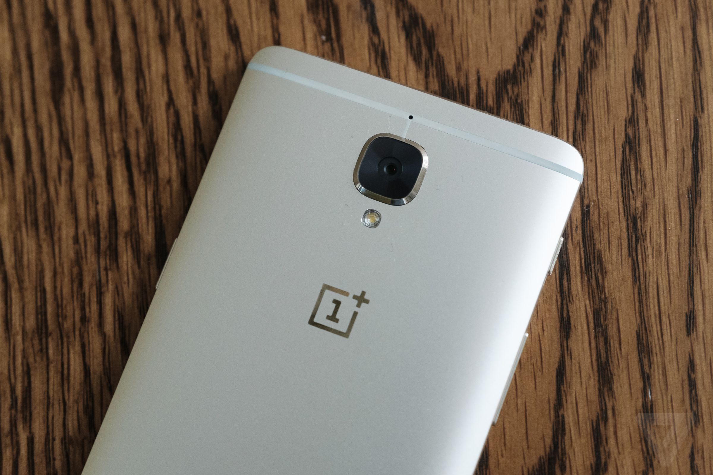OnePlus 3 Soft Gold pictures