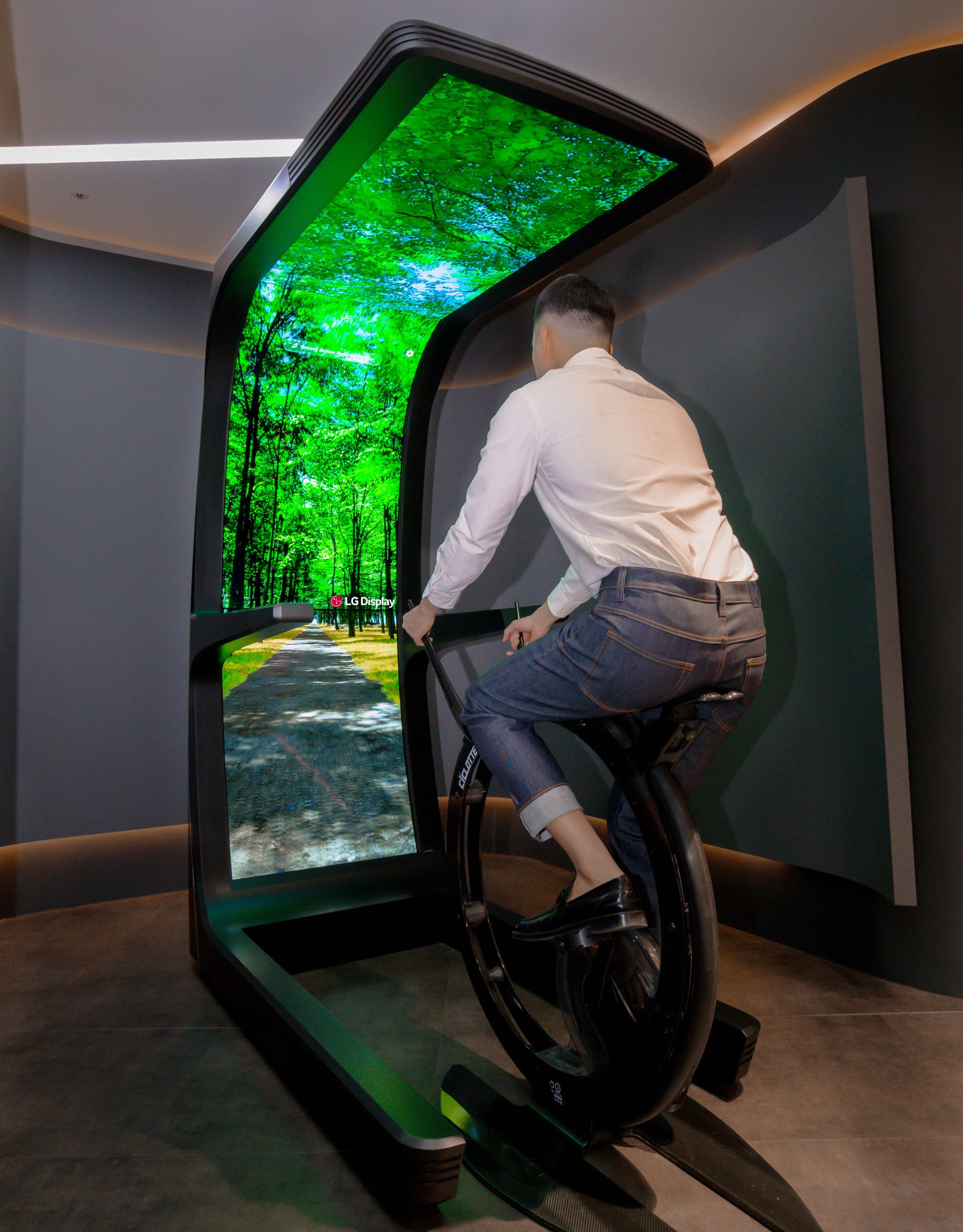 LG Display’s Virtual Ride concept.