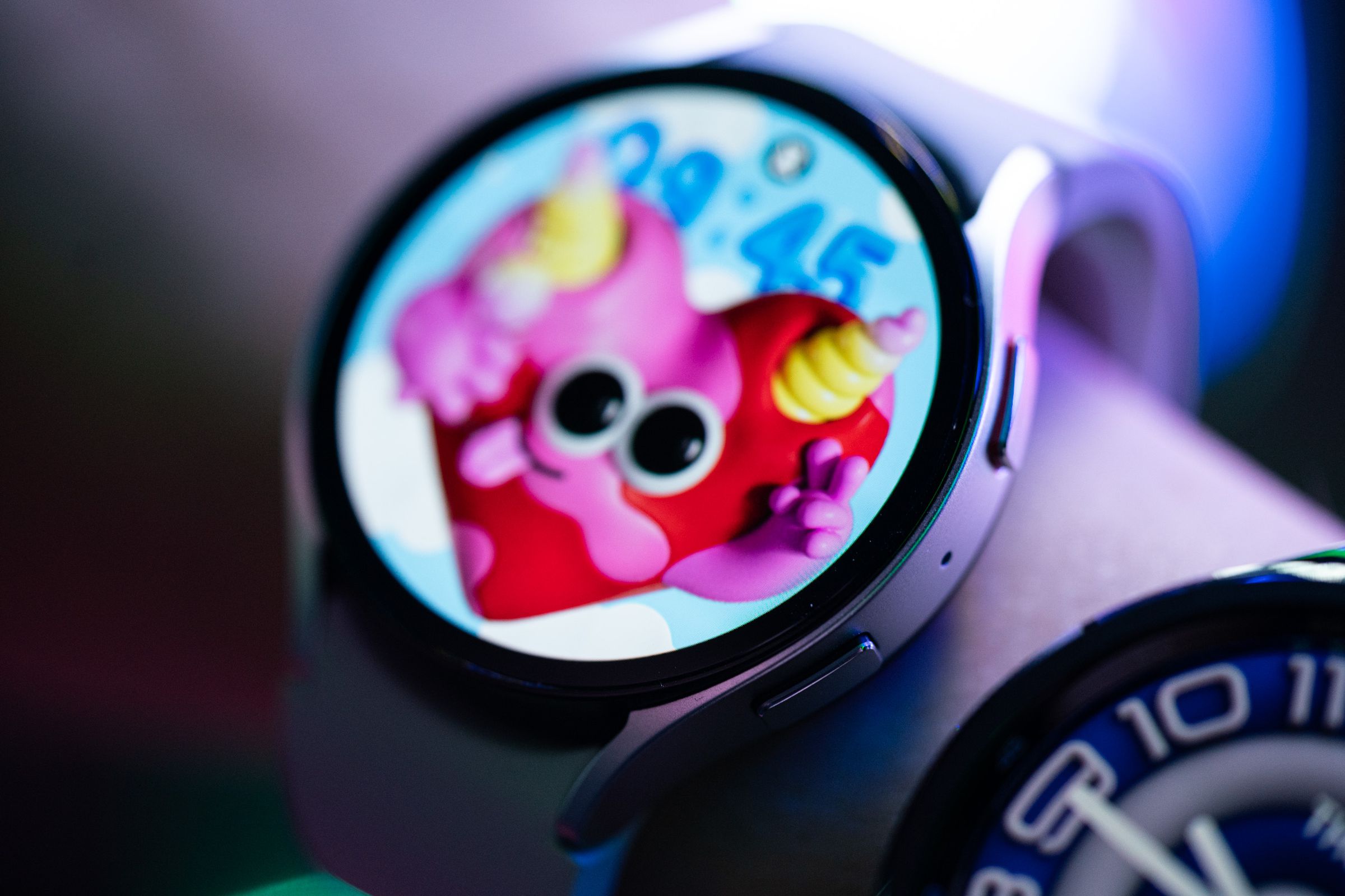 Close up of 44mm Galaxy Watch 6 with the funny faces watchface showing a weird anthropomorphic heart