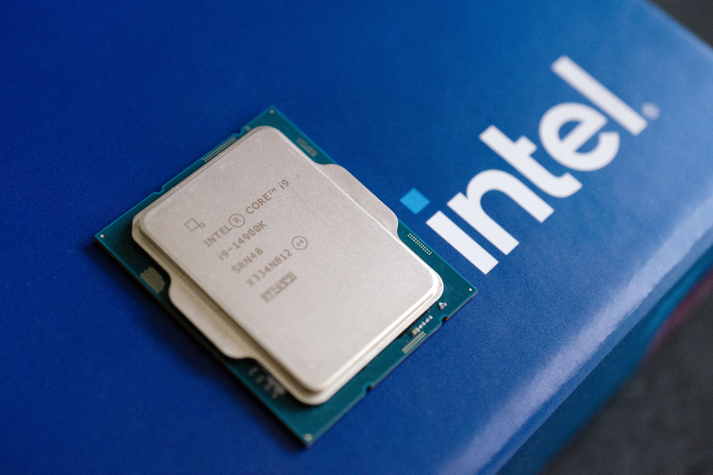 A 14th Gen Intel Core i9 processor on a blue Intel box