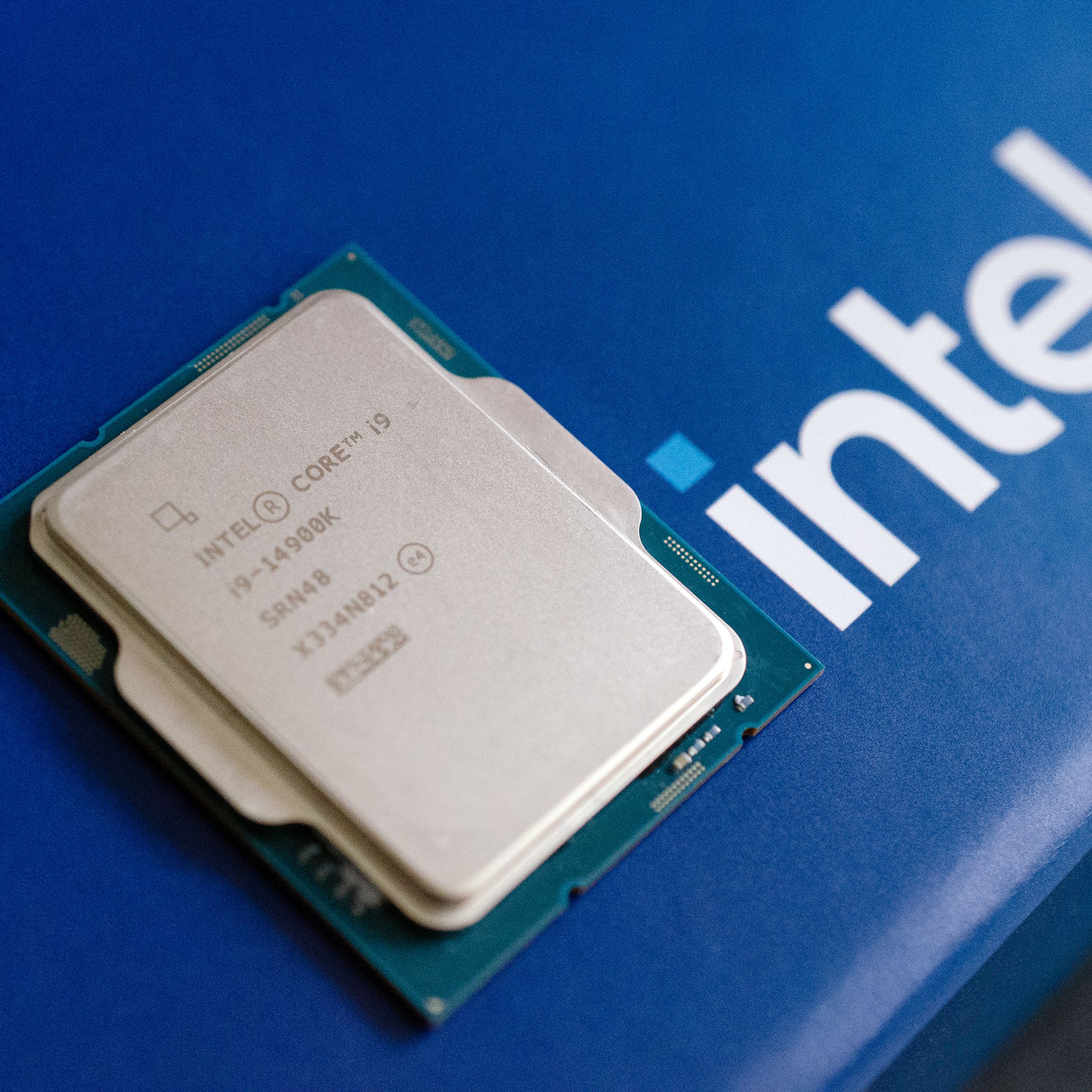 A 14th Gen Intel Core i9 processor on a blue Intel box