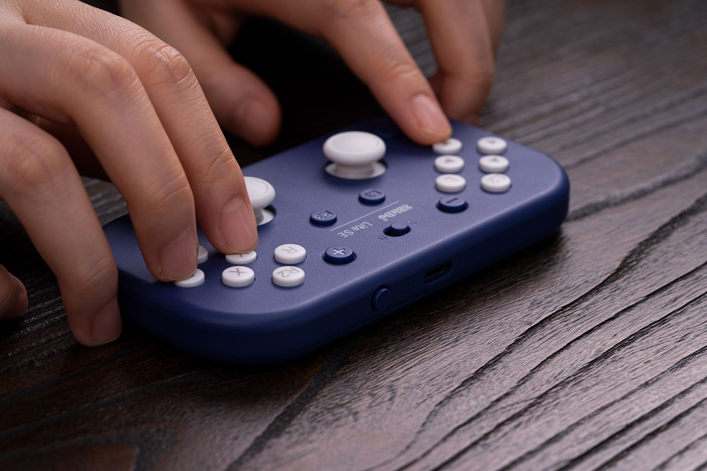 A 3⁄4 closeup view of the 8BitDo Lite SE, showing all the buttons on the face of the controller.