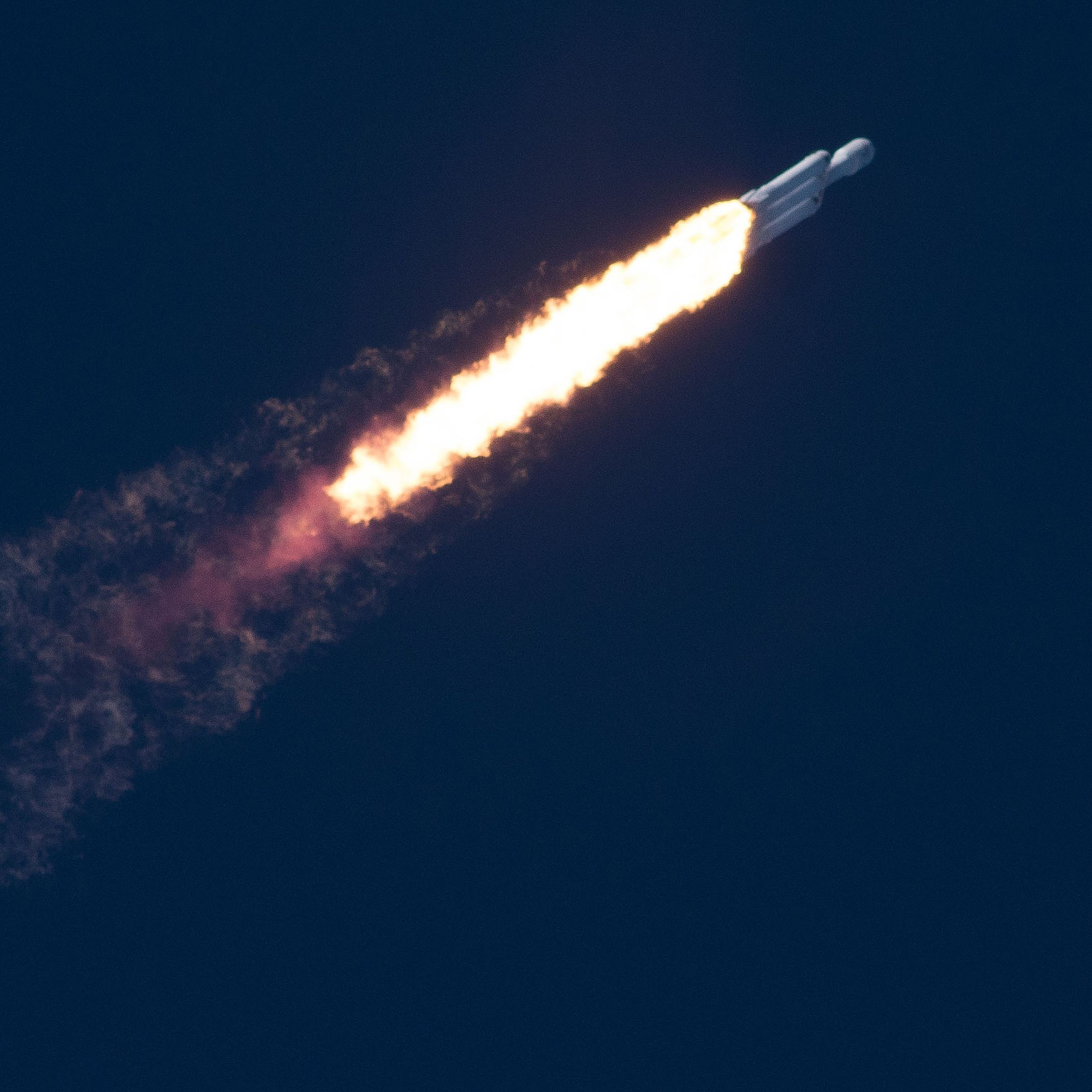 SpaceX’s Falcon Heavy rocket on its inaugural flight