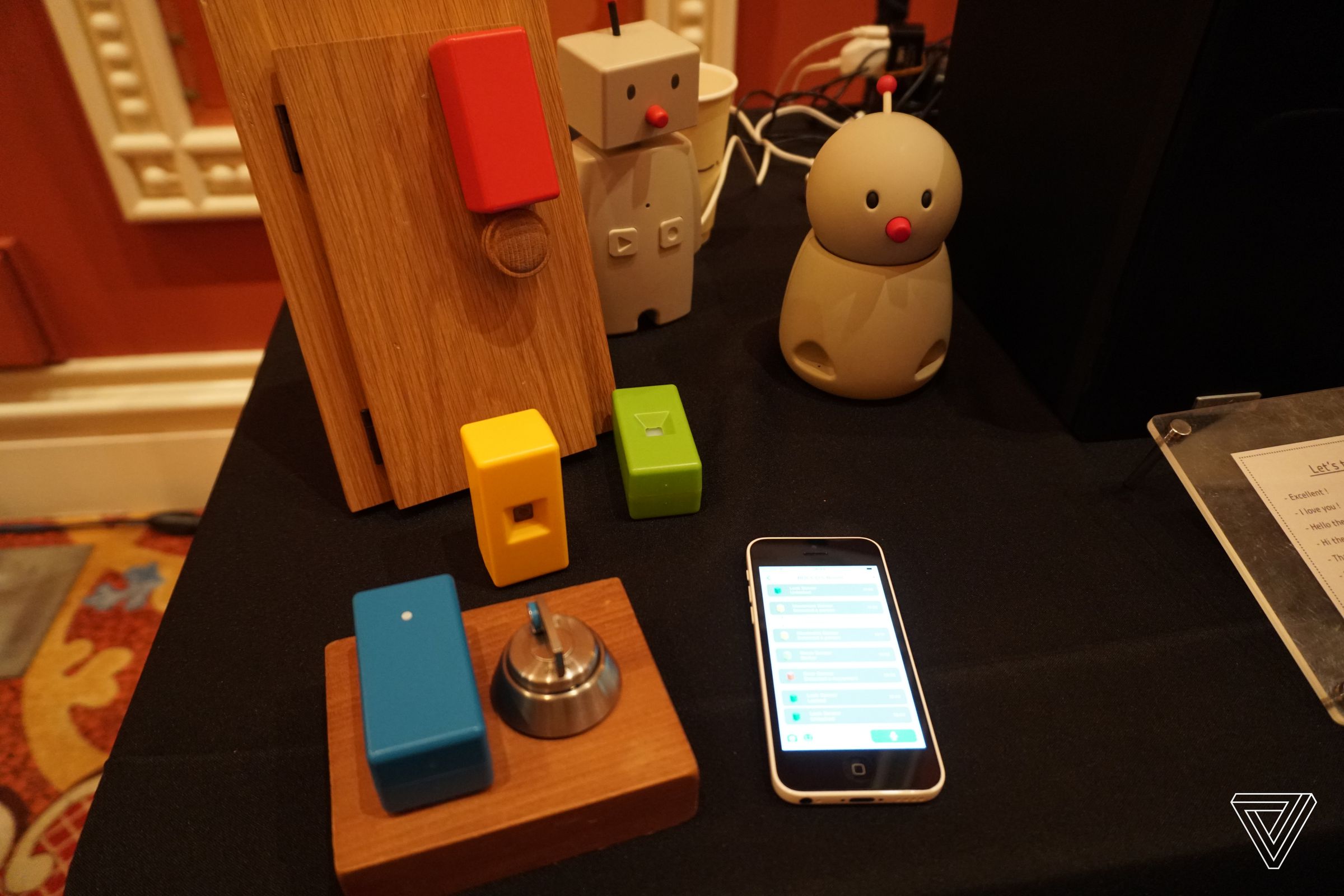 Four different block sensors detect various activities and send notifications to the app. On the left, the original Bocco; on the right, the updated Bocco Emo.