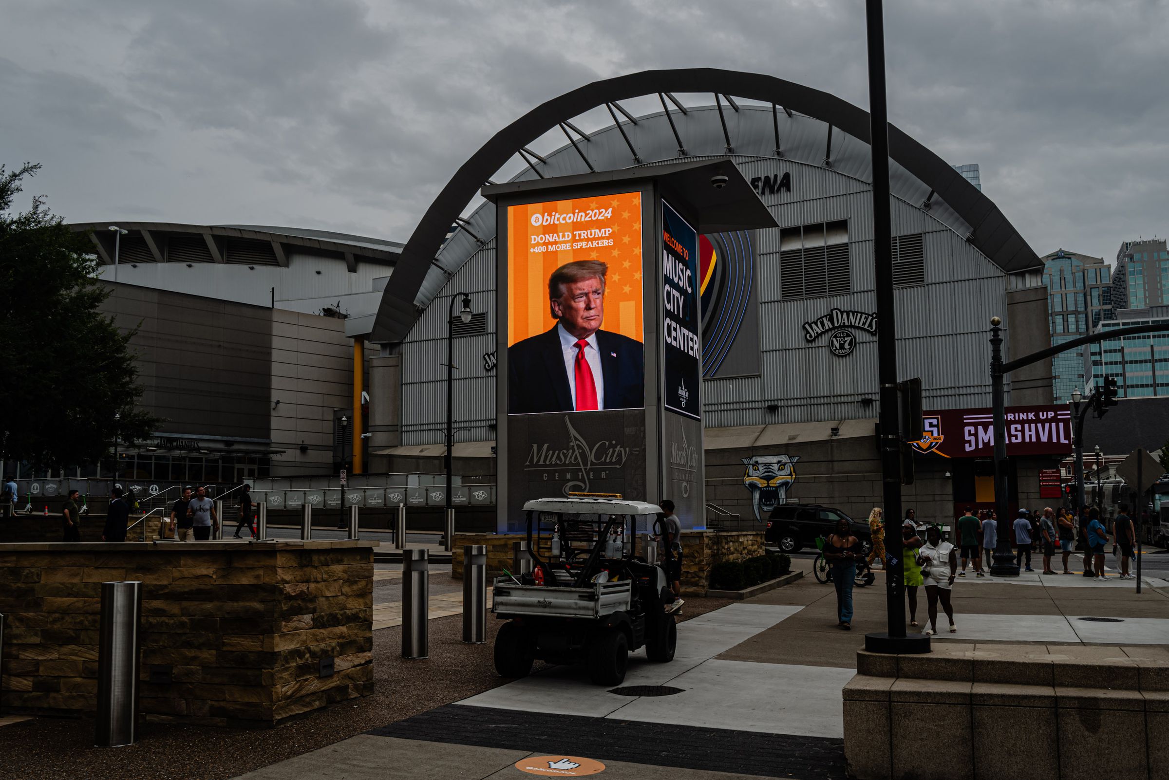 All weekend long, I watched party buses full of bachelorettes roll past this display of Trumpâ€™s face.