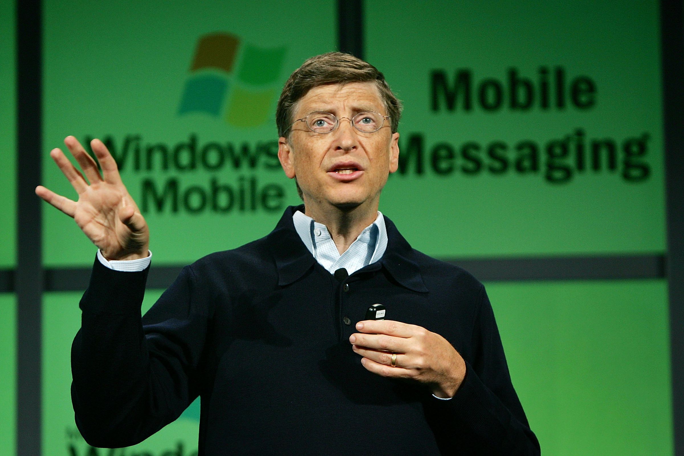 Bill Gates Introduces Microsofts Mobile 5.0 Software