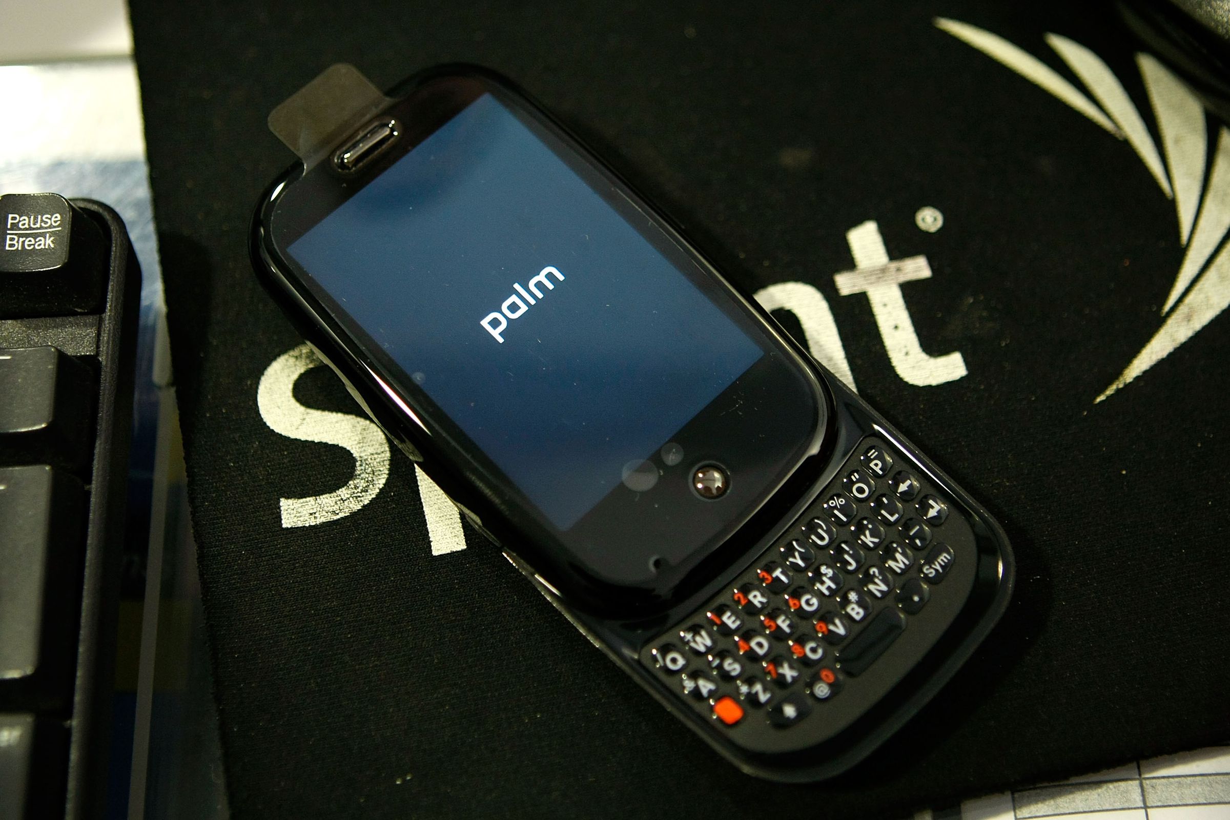 Palm's New Smartphone Pre Goes On Sale