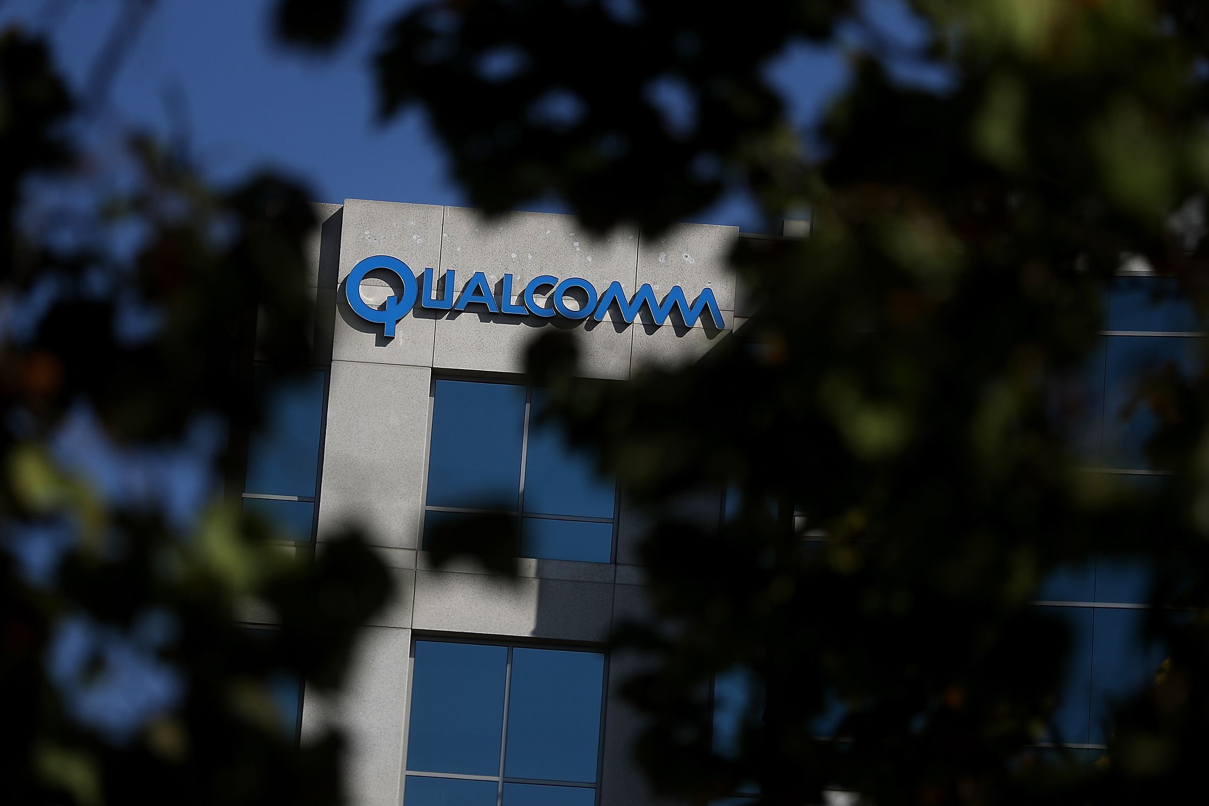 Apple Threatens To Drop Qualcomm Wireless Chips From iPhone