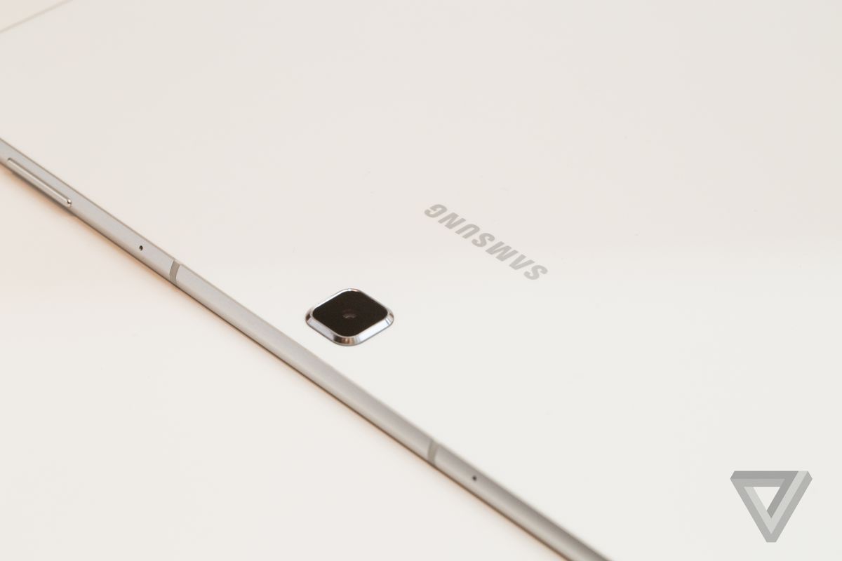 Samsung's Galaxy TabPro S is like an Android tablet running Windows 10 ...