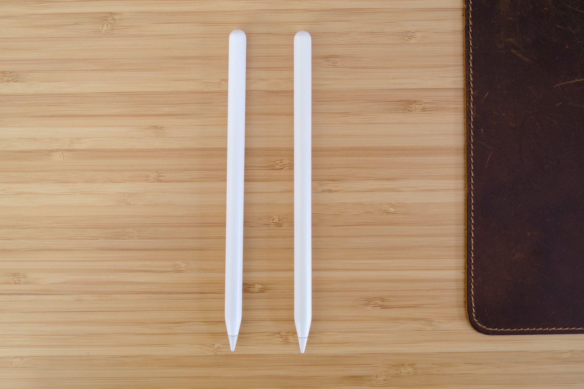 A second-generation Apple Pencil next to a StylusHome pencil.