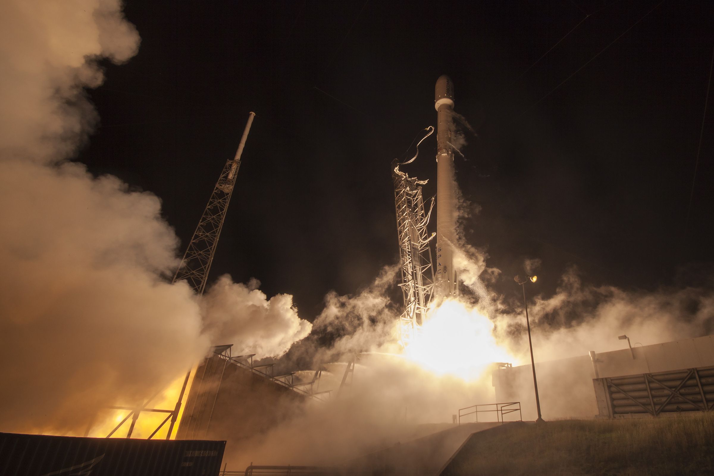 SpaceX Falcon 9 launch and landing photos
