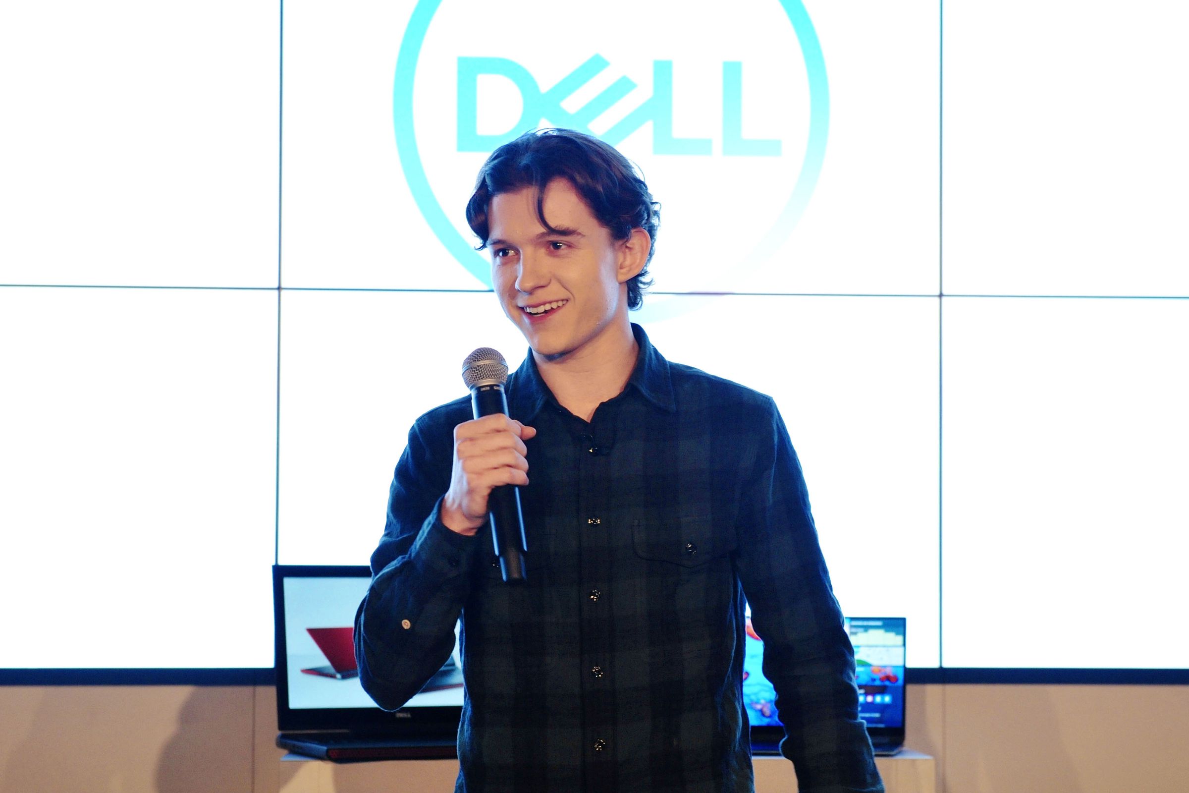 Tom Holland joins #DellExperience at CES 2017