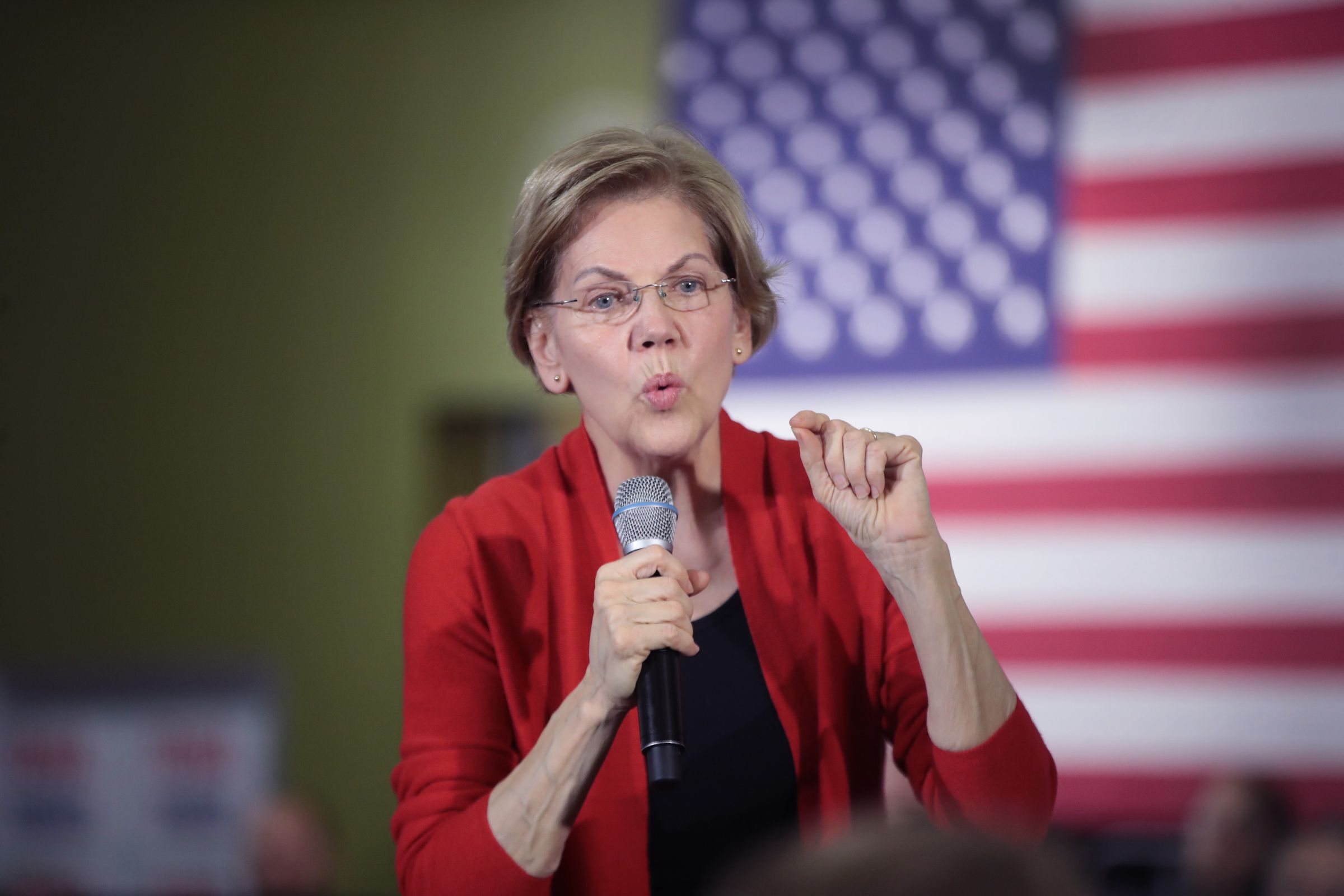 Presidential Candidate Elizabeth Warren Campaigns In Eastern Iowa
