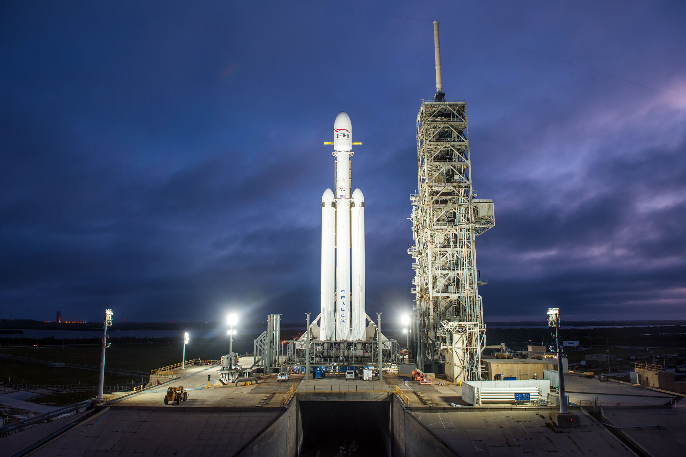 SpaceX’s Falcon Heavy rocket on its launchpad