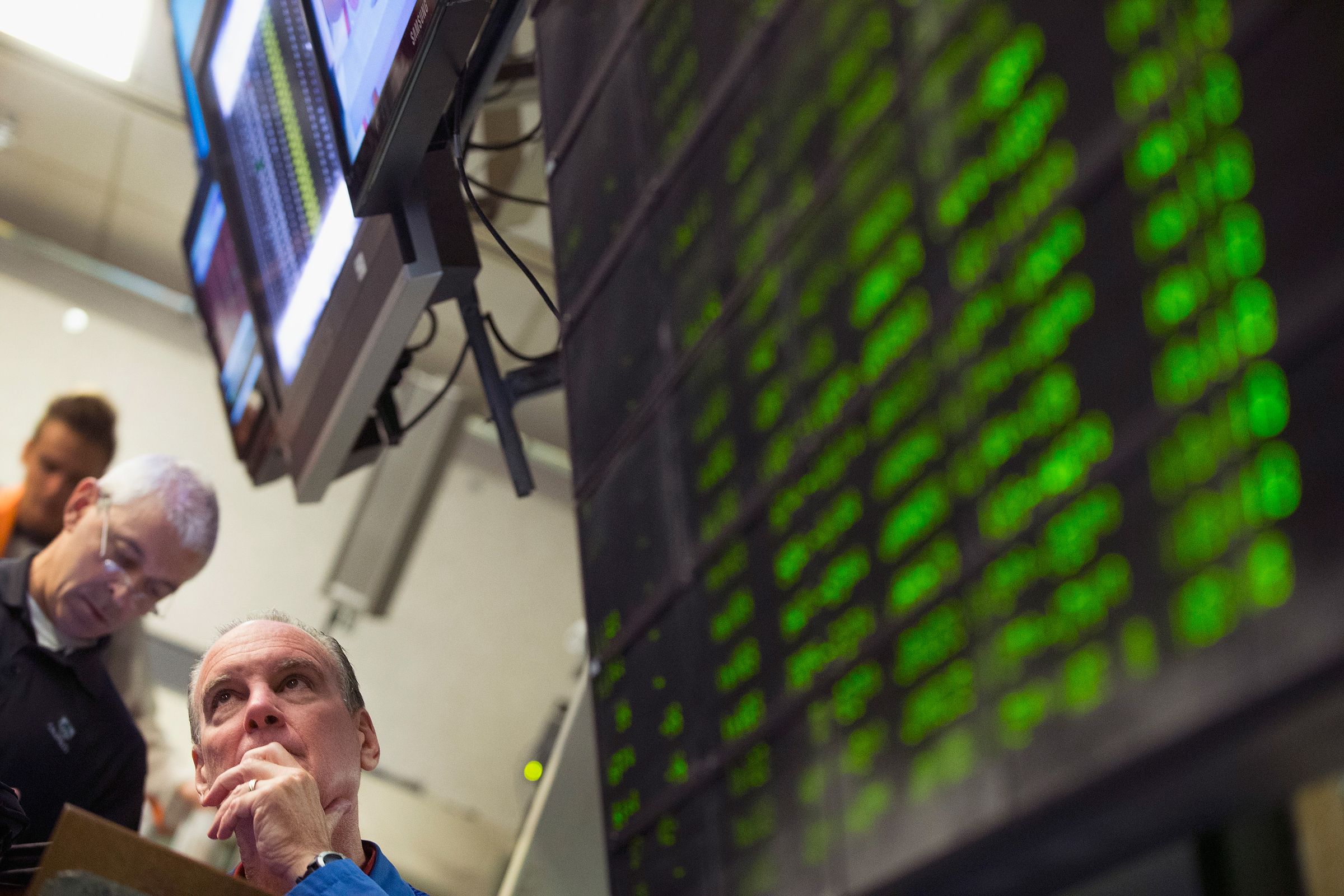 A trader monitors offers in the Standard &amp; Poor’s 500 stock index options pit at the Chicago Board Options Exchange (CBOE) on August 24, 2015 in Chicago, Illinois.&nbsp;