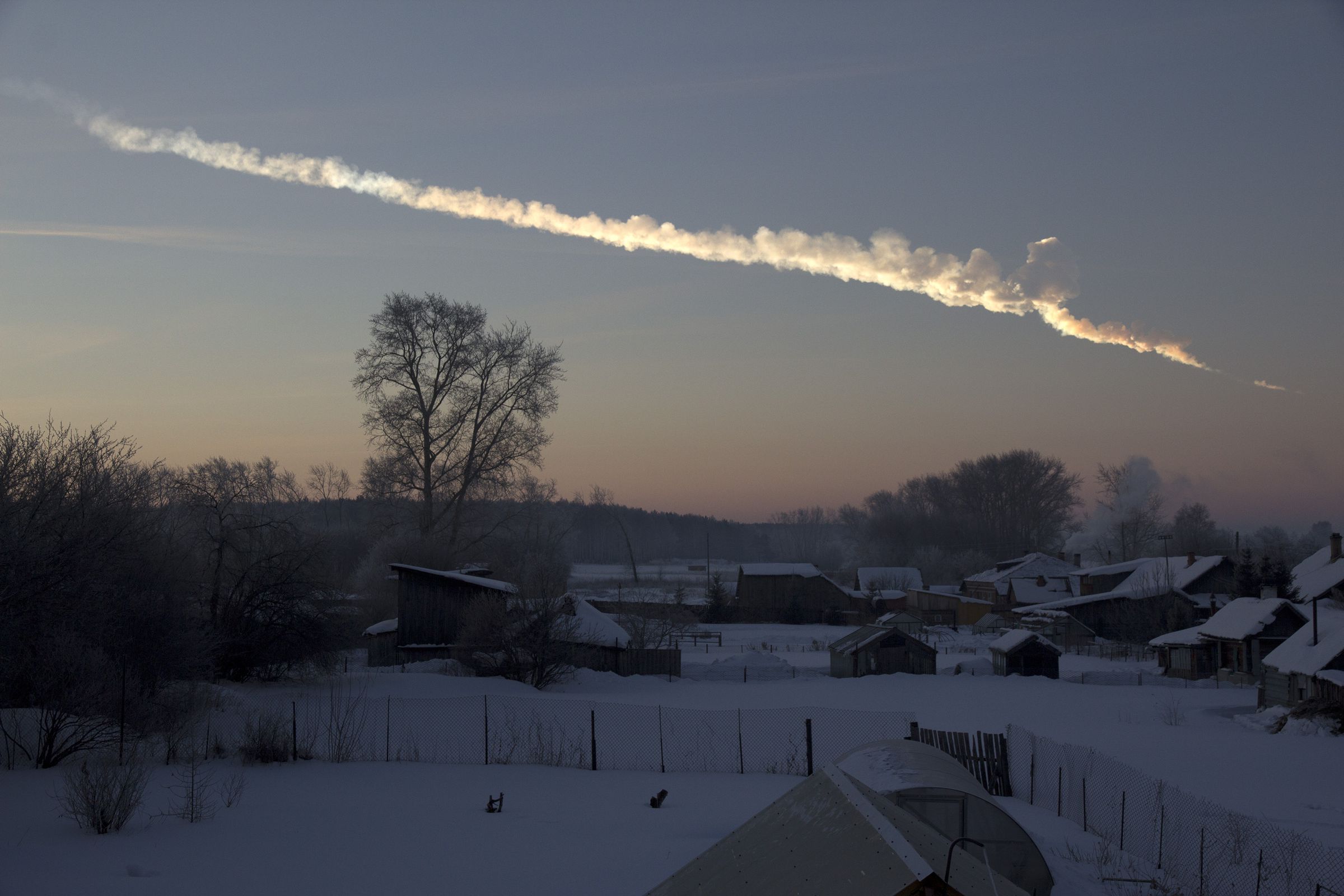 The vapor trail left by the Chelyabinsk meteor
