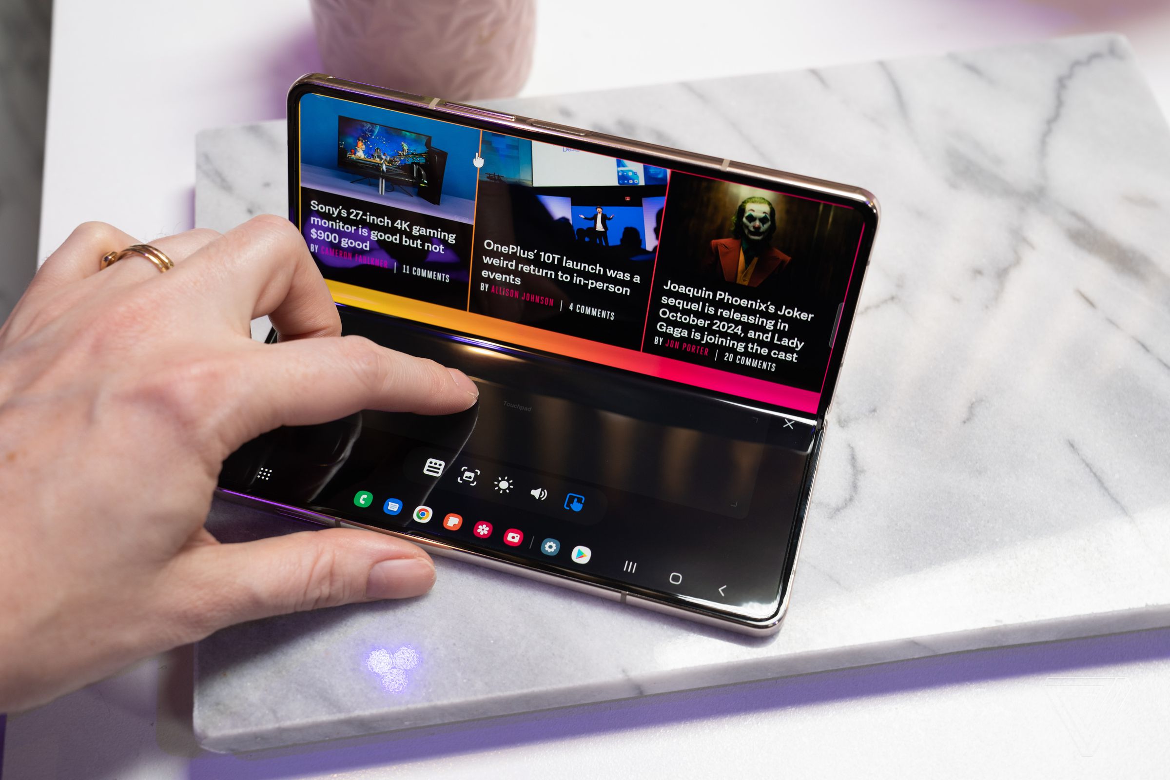 The Galaxy Fold 4 and Flip 4 offer a touch panel option for apps that don’t natively support Flex mode.