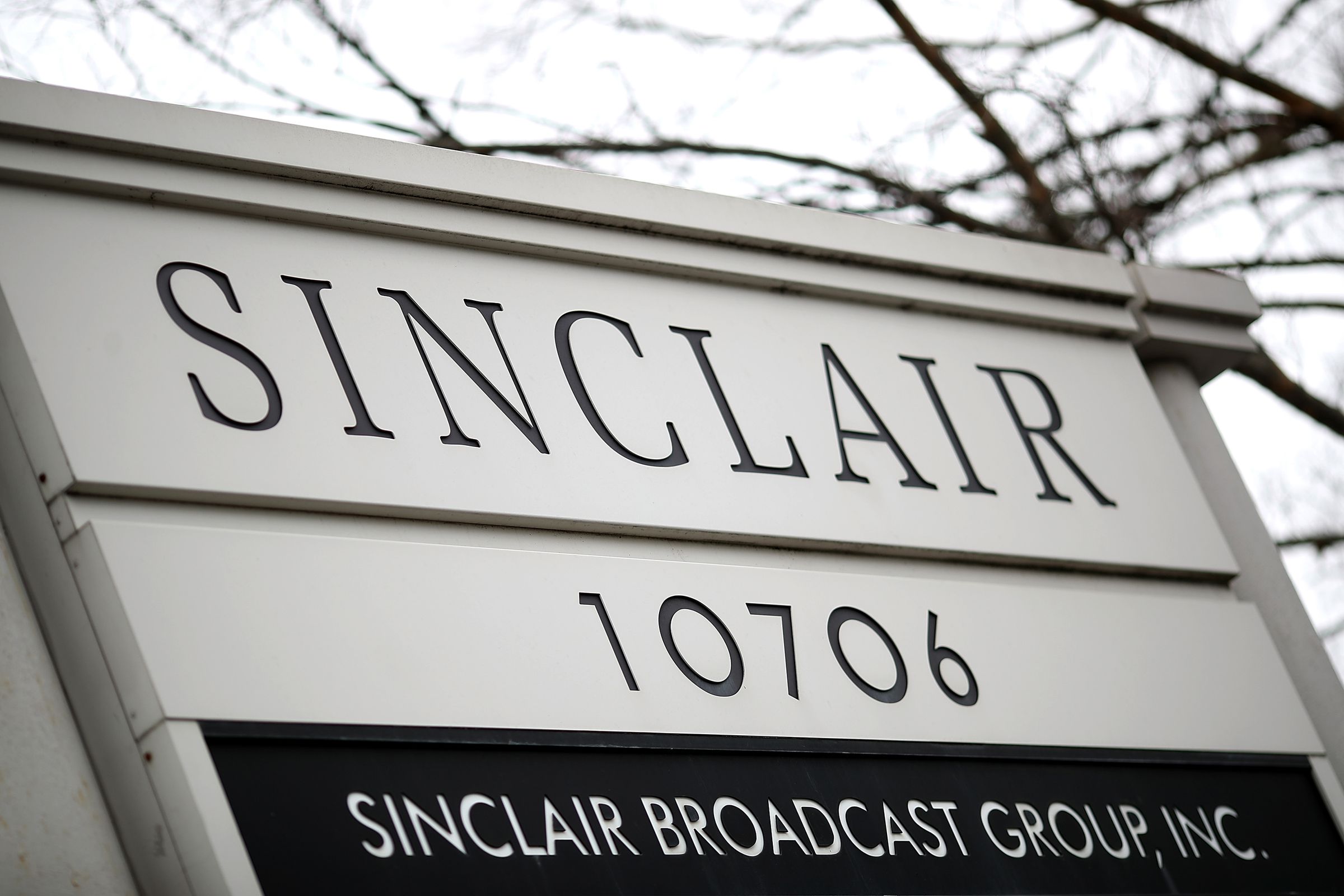 Sinclair Broadcasting In Spotlight After Viral Video Shows Local TV Anchors Reading Identical Script Lambasting Fake News