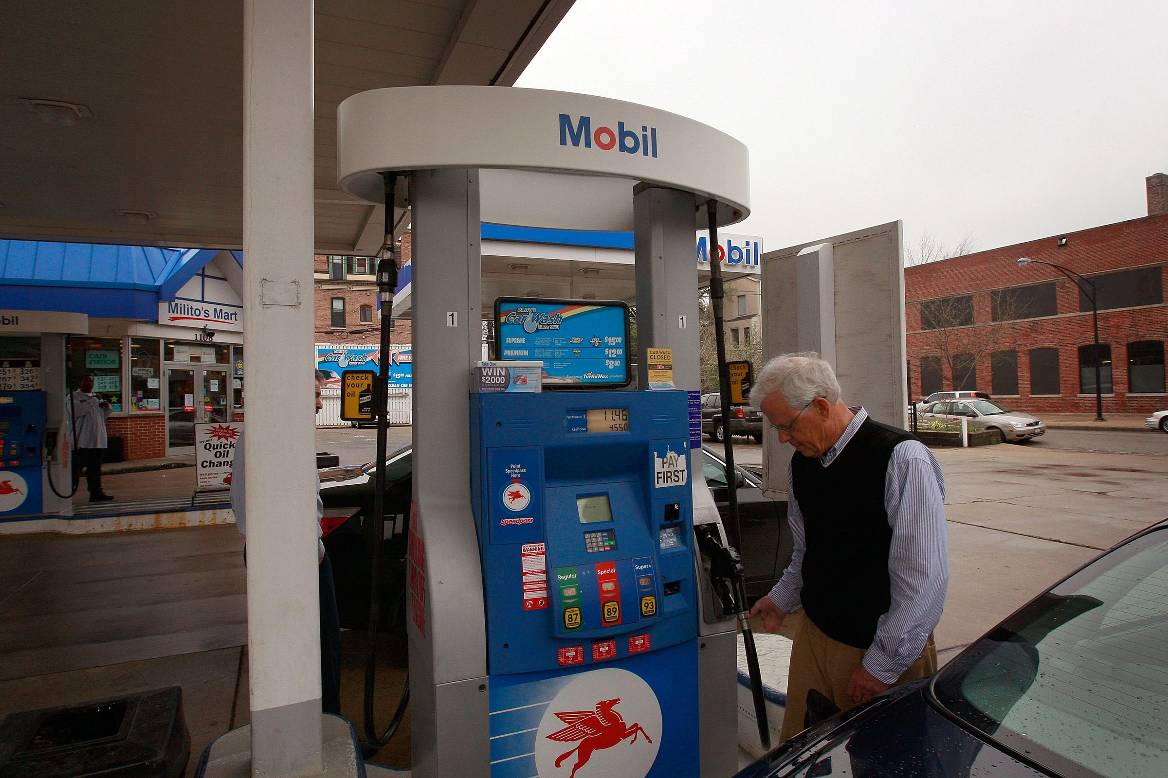 Exxon Mobil Q1 Profit Drops 58 Percent