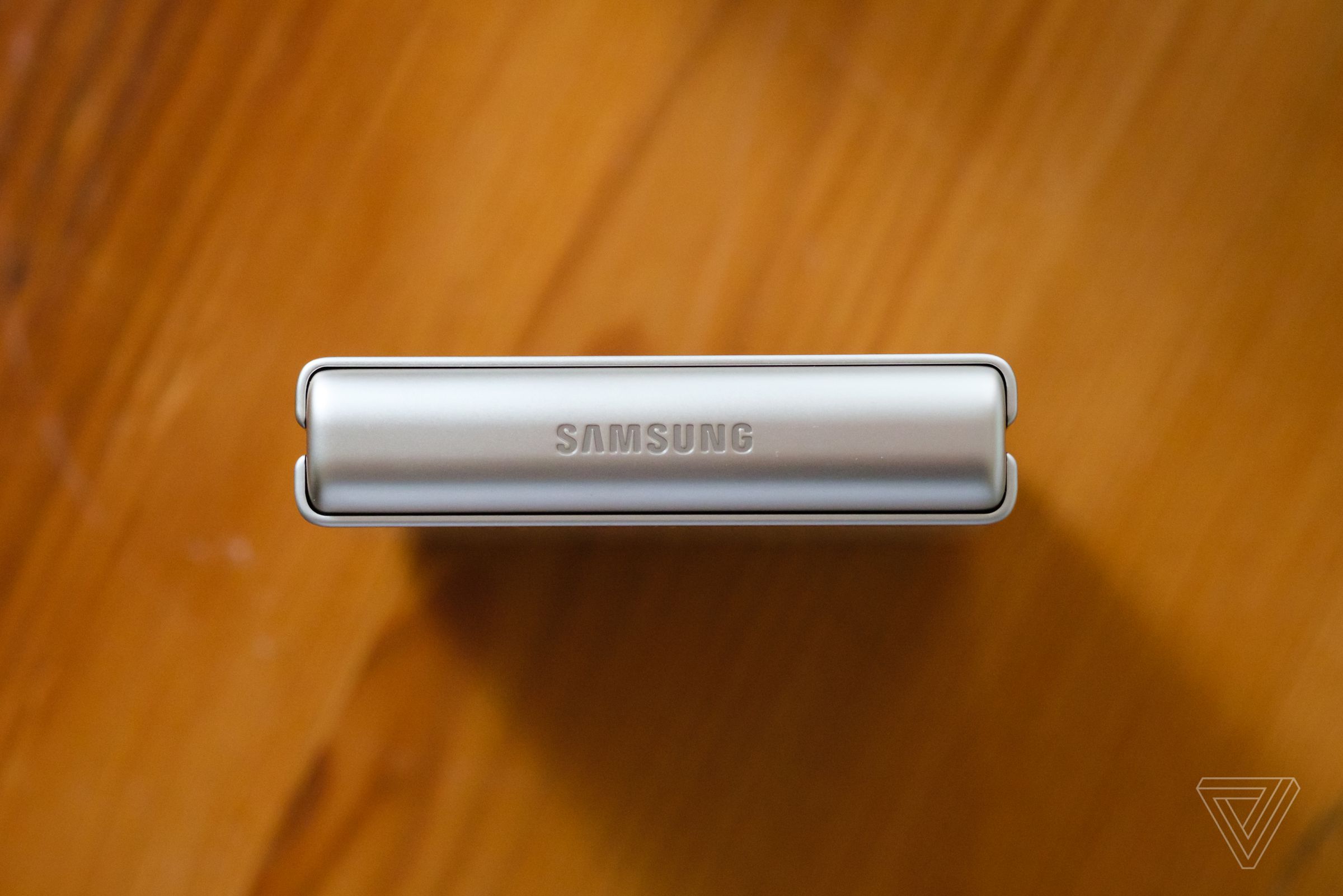The hinge design is largely unchanged, but Samsung is using a new lubricant and aluminum alloy.