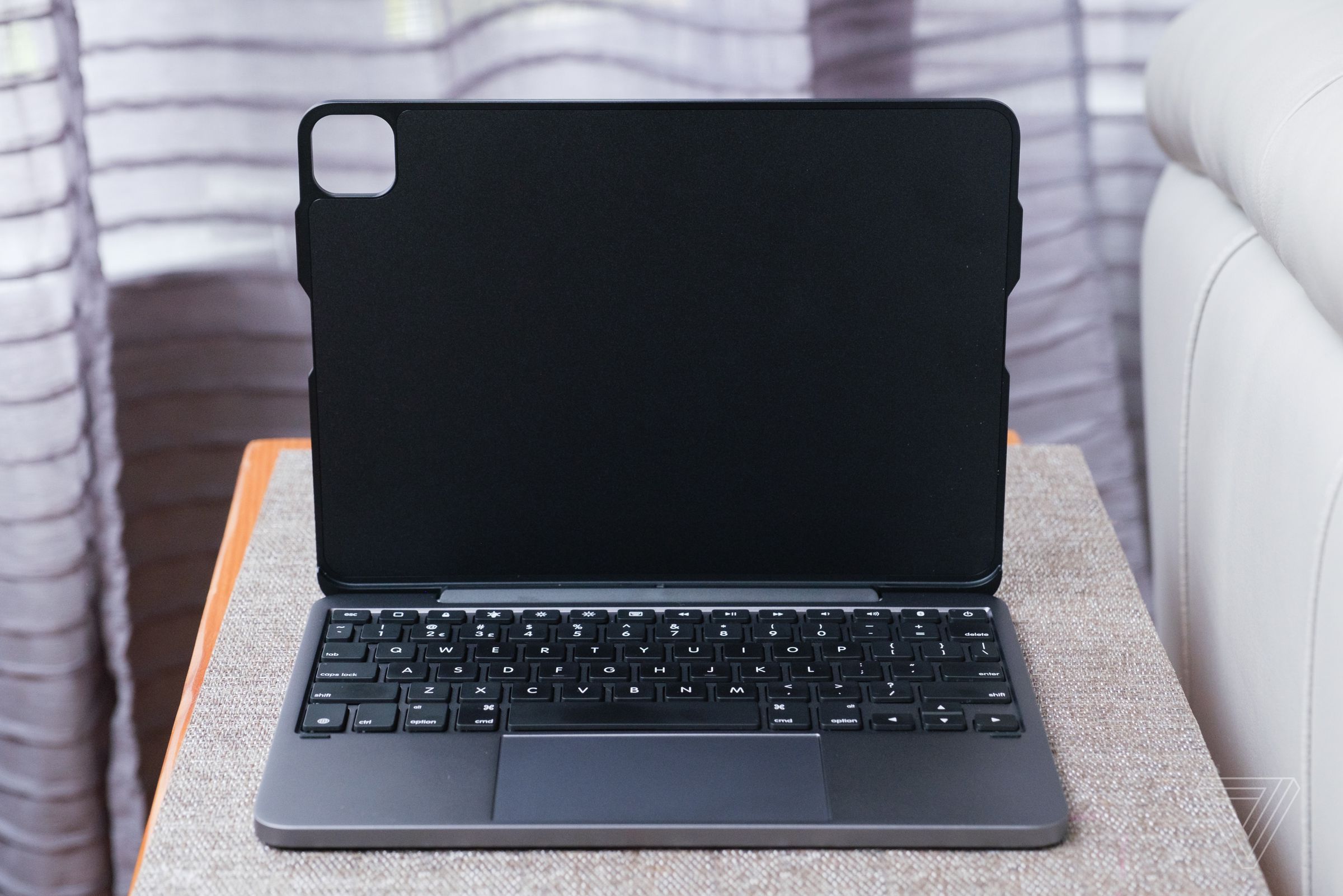 The 11 Max Plus connects to the iPad’s built-in magnets to hold it in place.